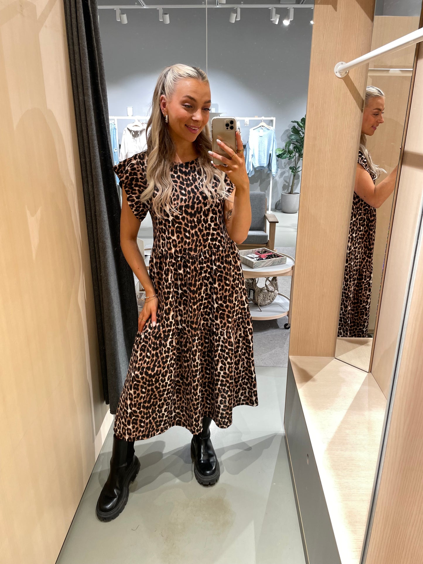 VISYBIL Midi Dress - Brazzilian Sand