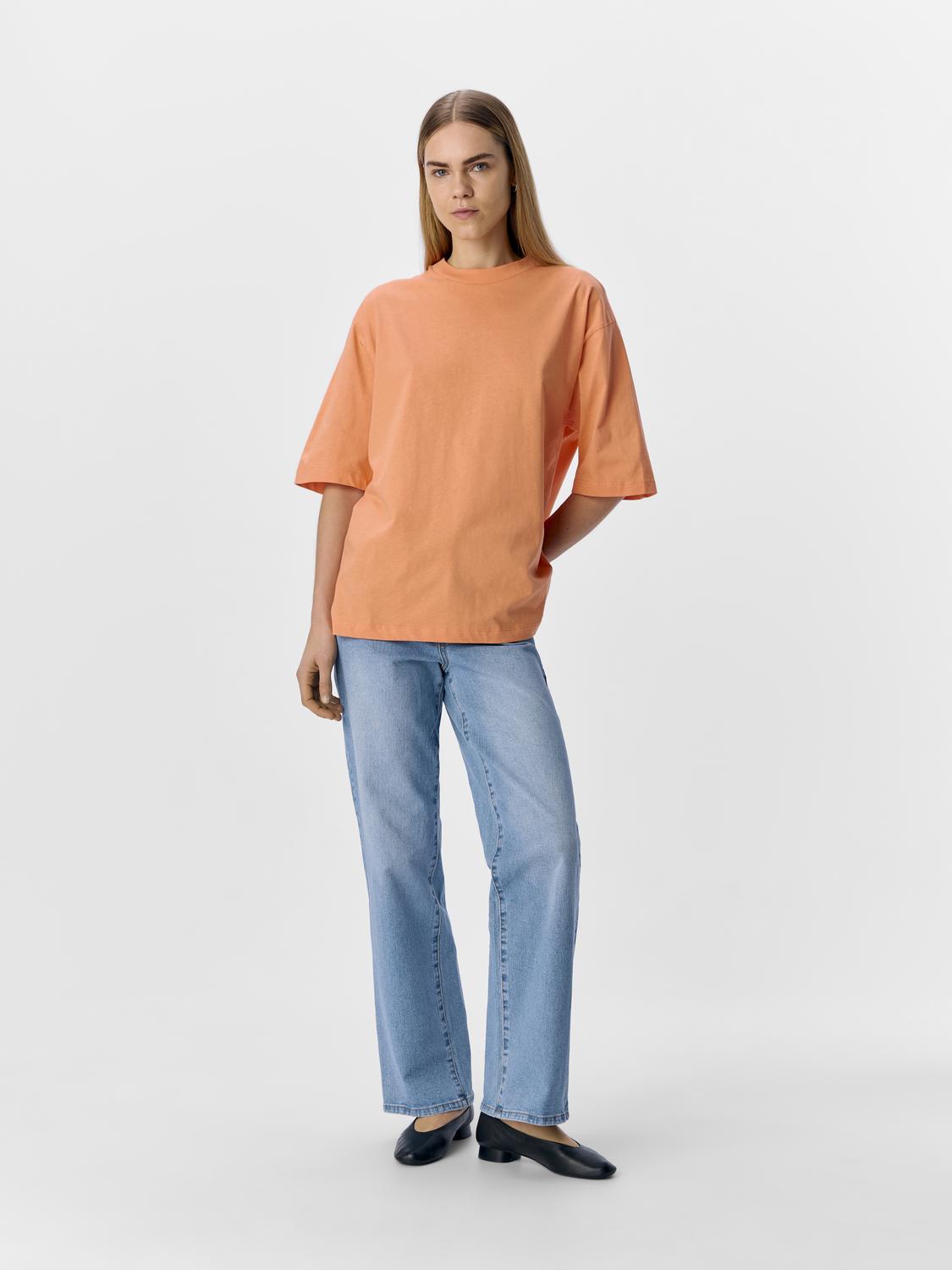 model_shot-front_full
