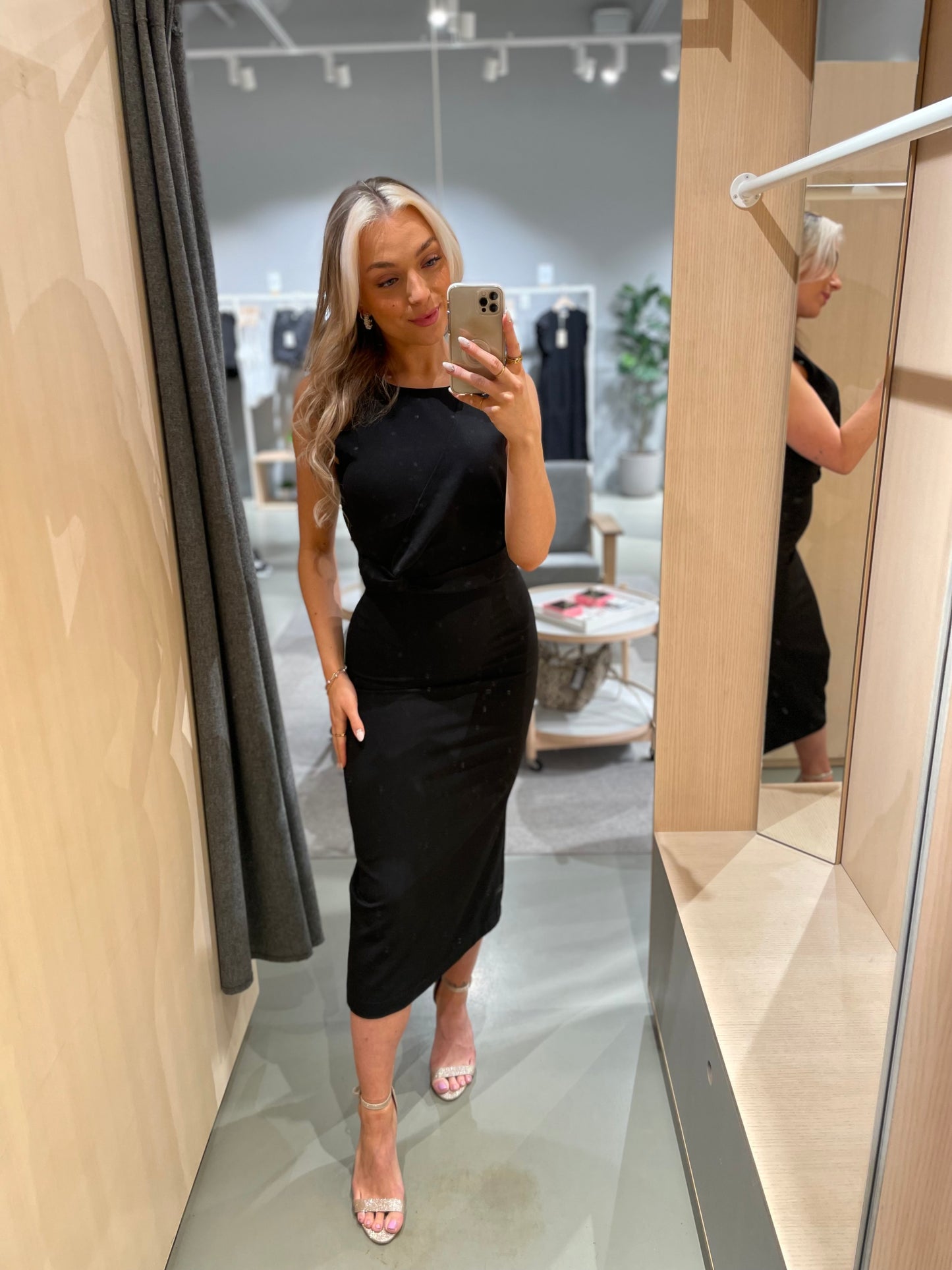 VIGERY Midi Dress - Black Beauty