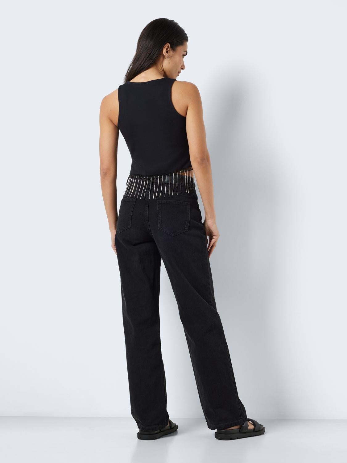 model_shot-front_full