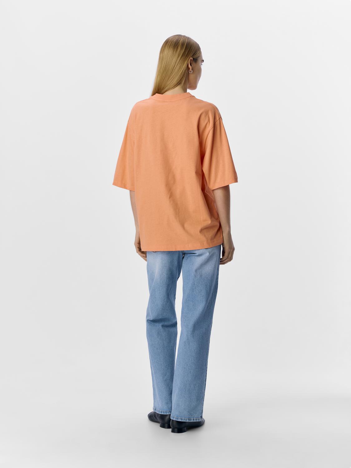model_shot-back