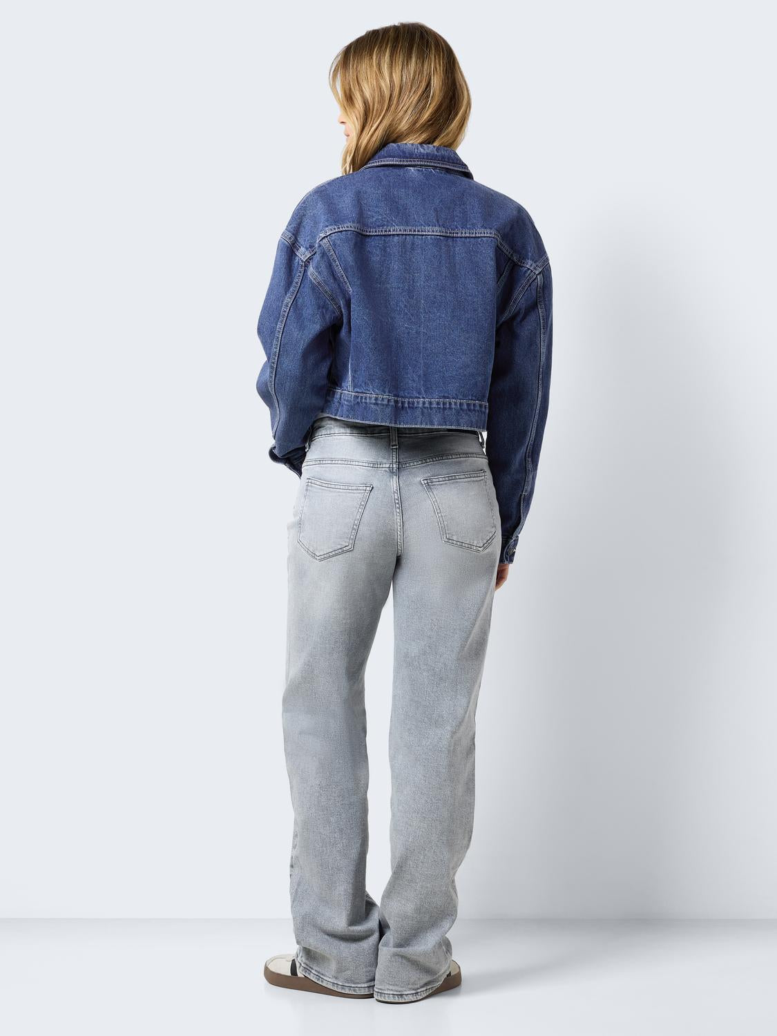 model_shot-front_full