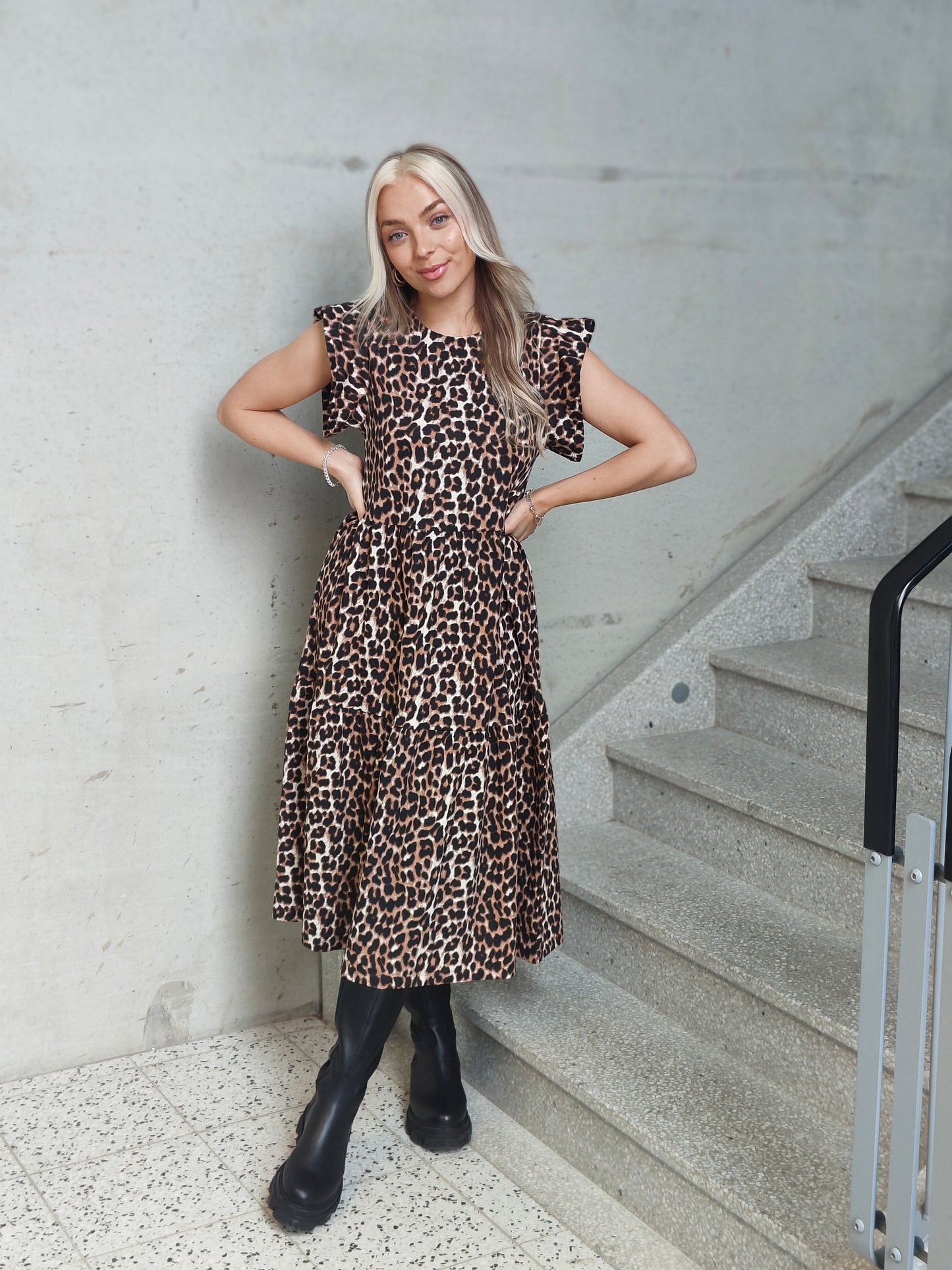 VISYBIL Midi Dress - Brazzilian Sand
