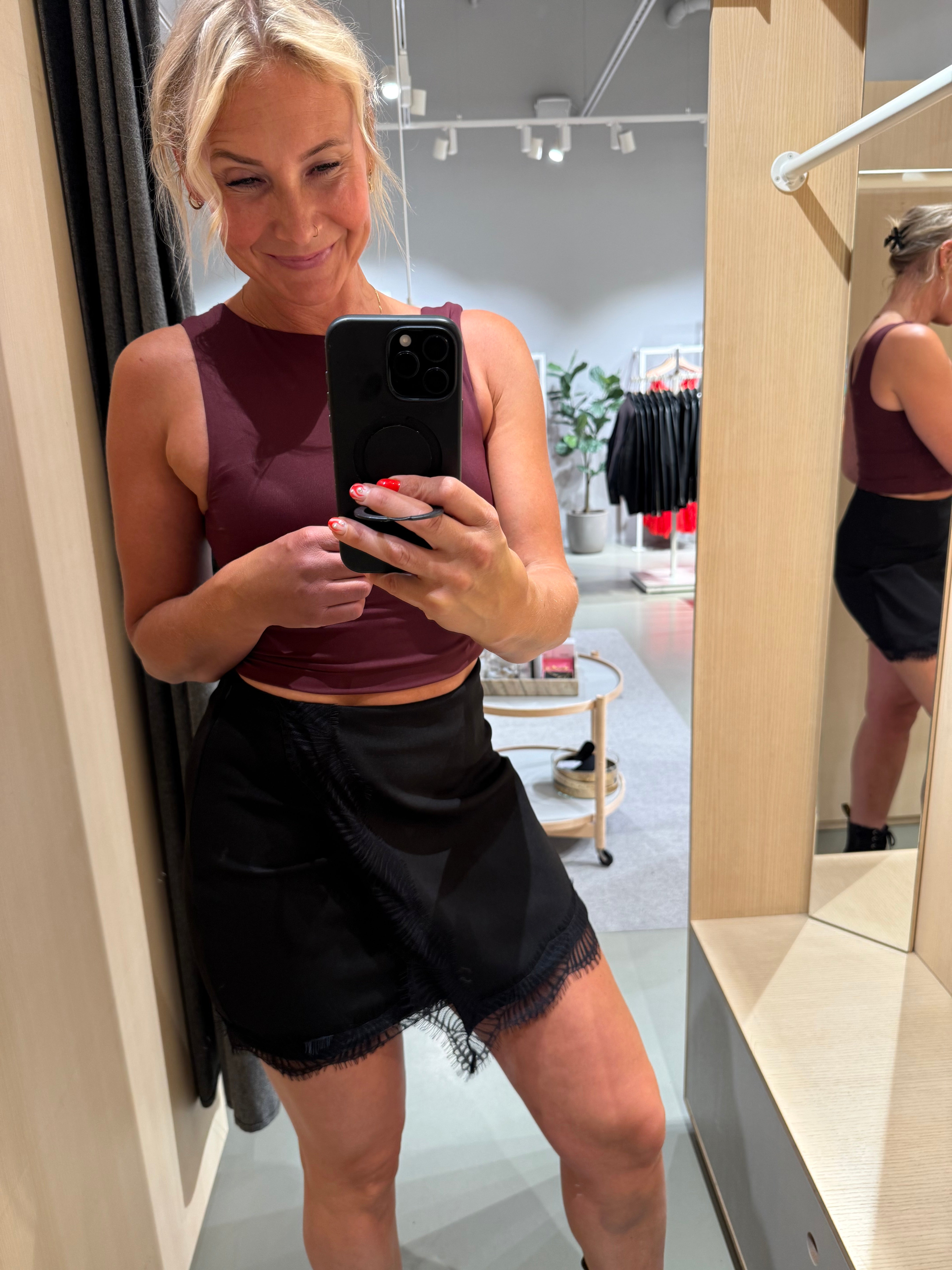 VICLARA Short Skirt - Black Beauty
