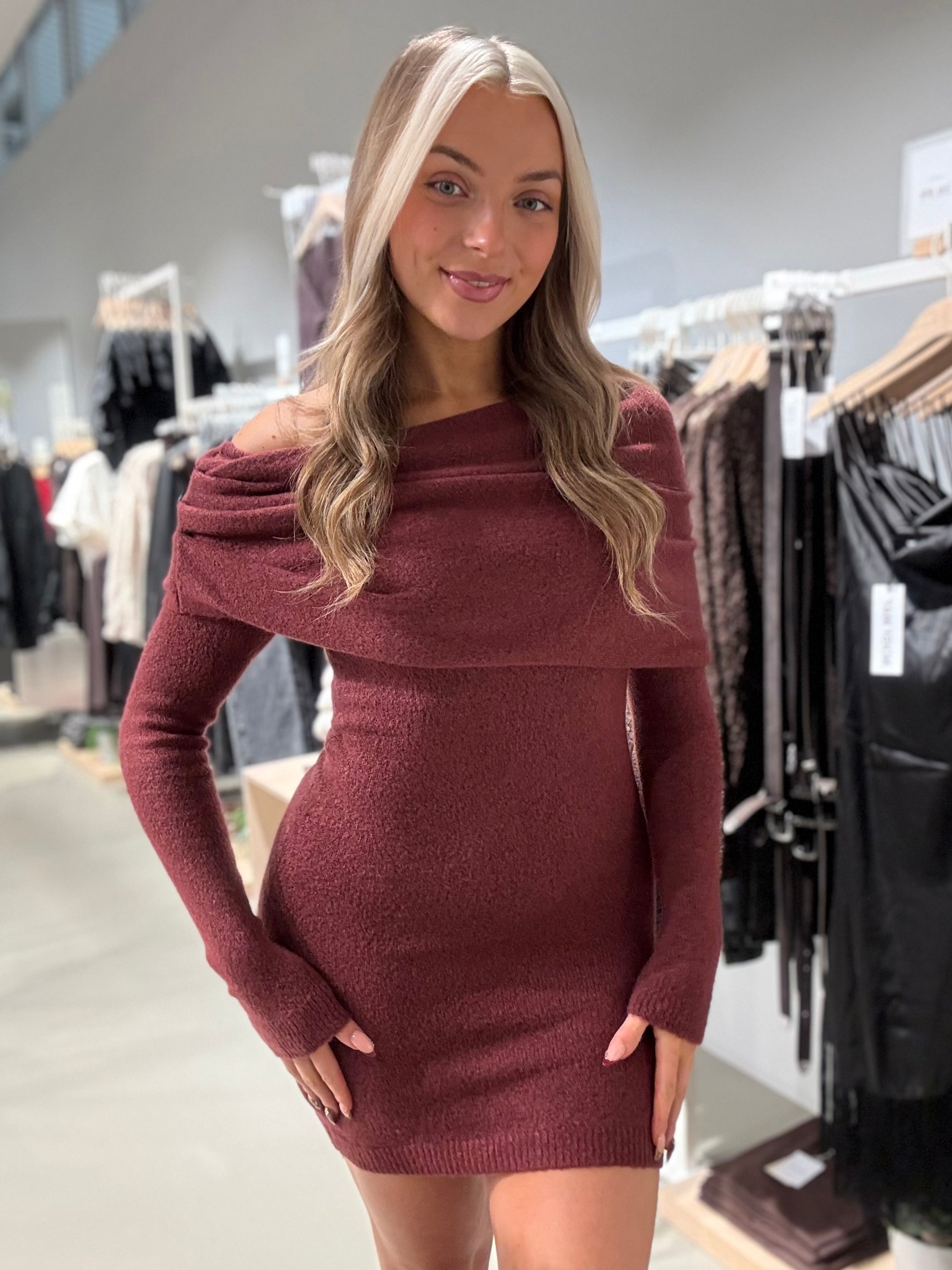 VIROLFIE Short Dress - Burgundy