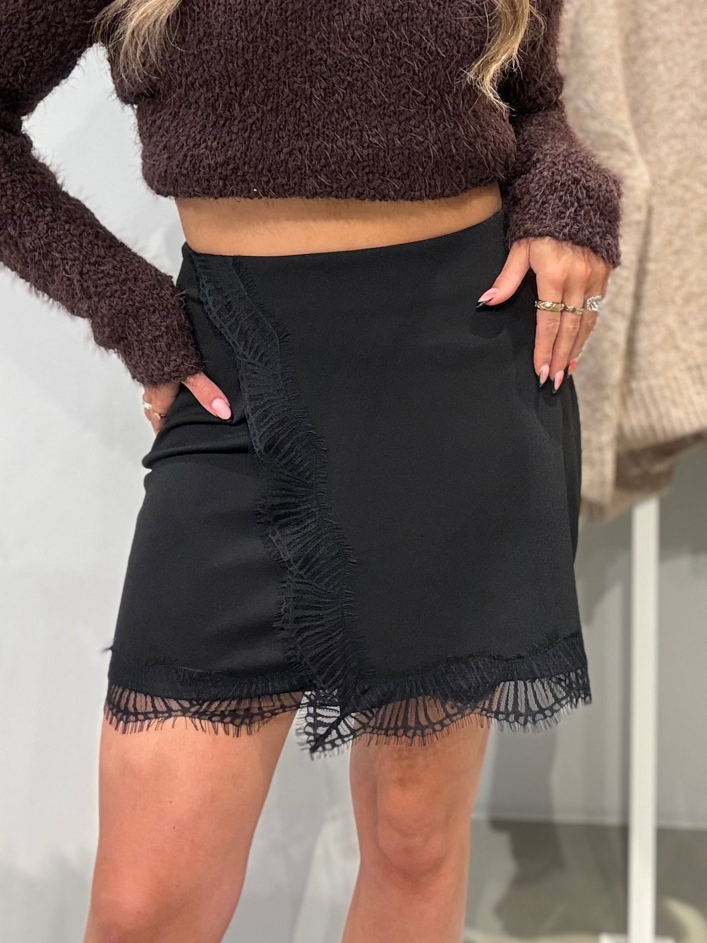 VICLARA Short Skirt - Black Beauty