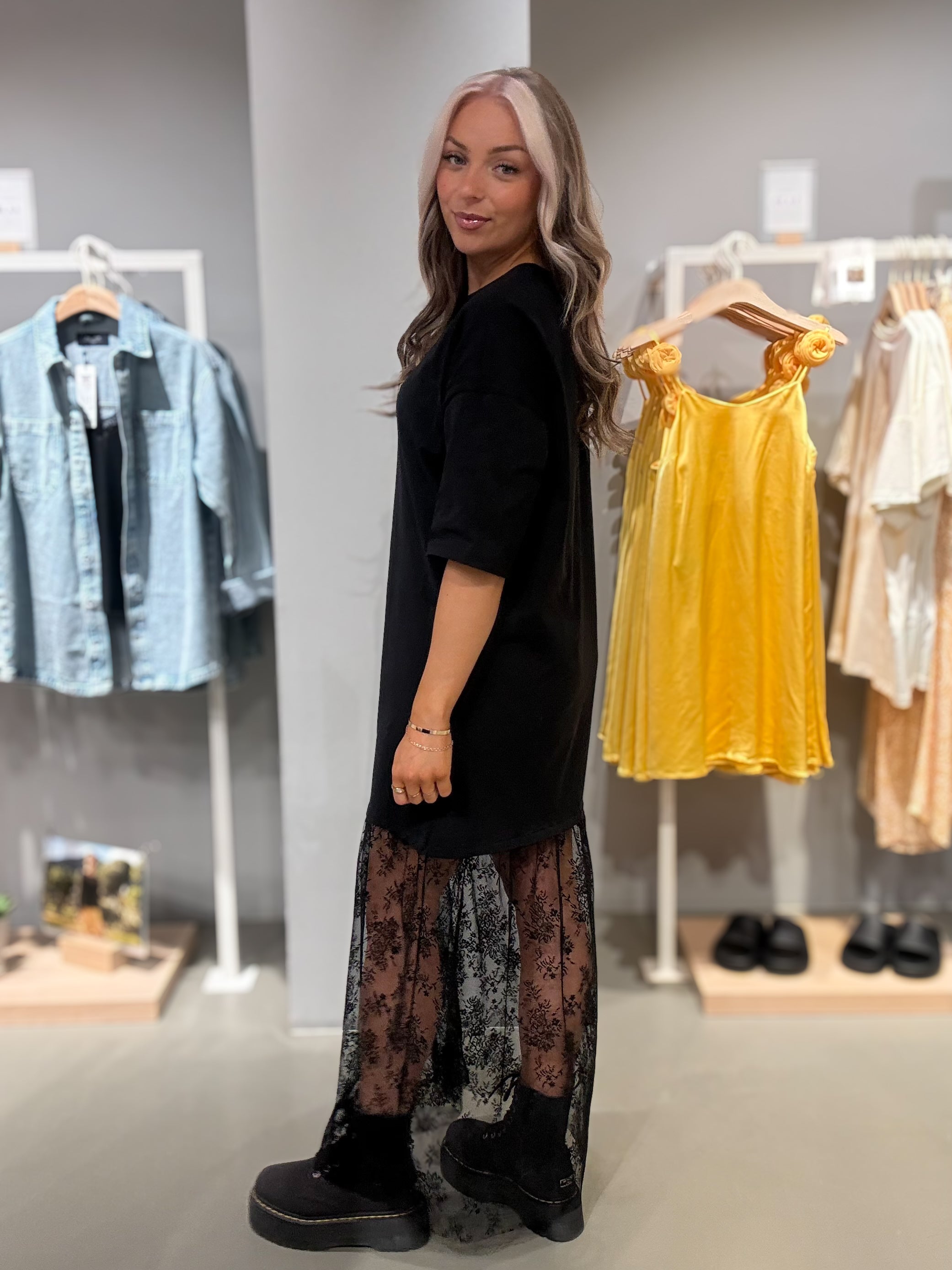 VIKATA Long Dress - Black