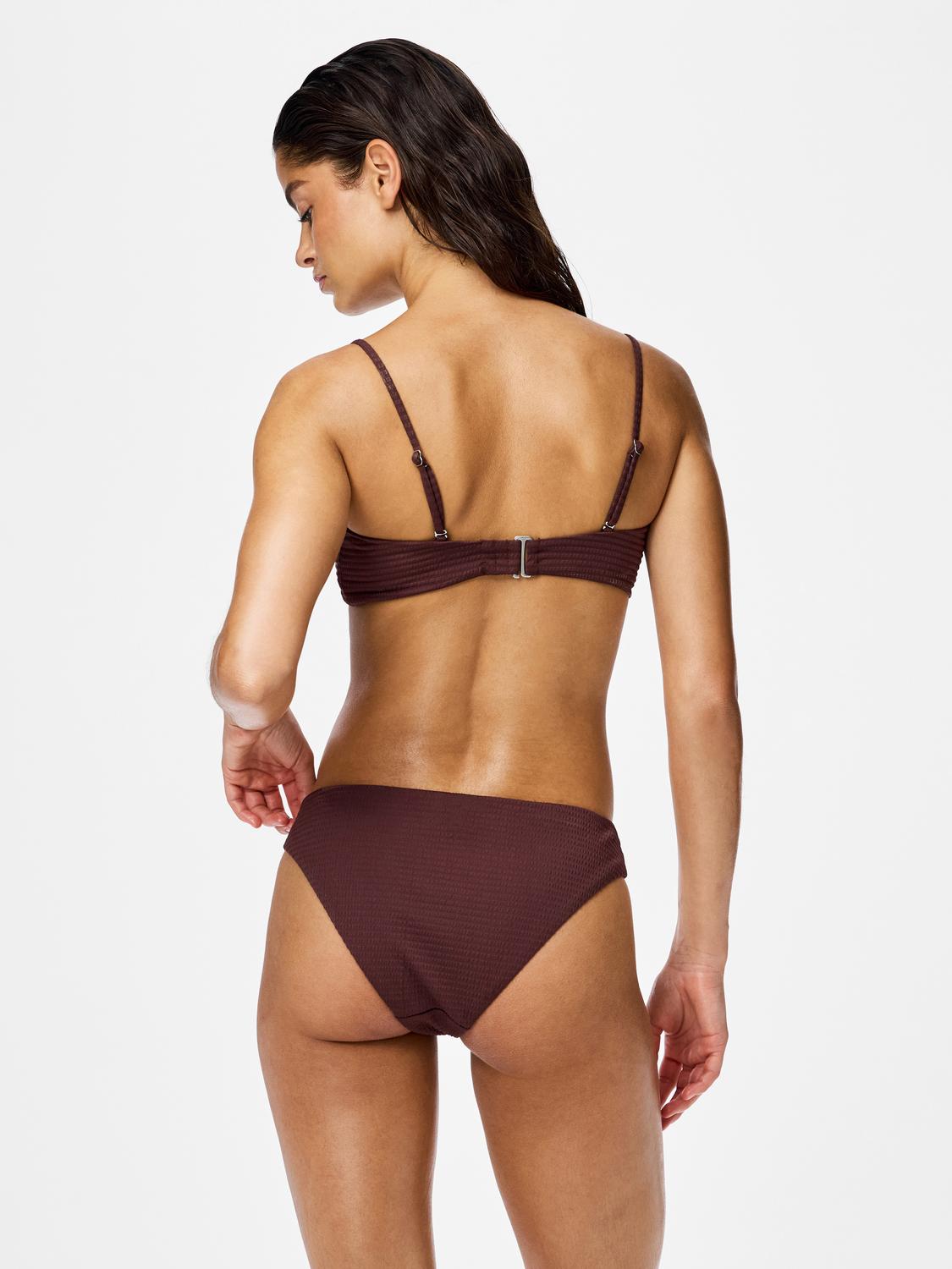 model_shot-back
