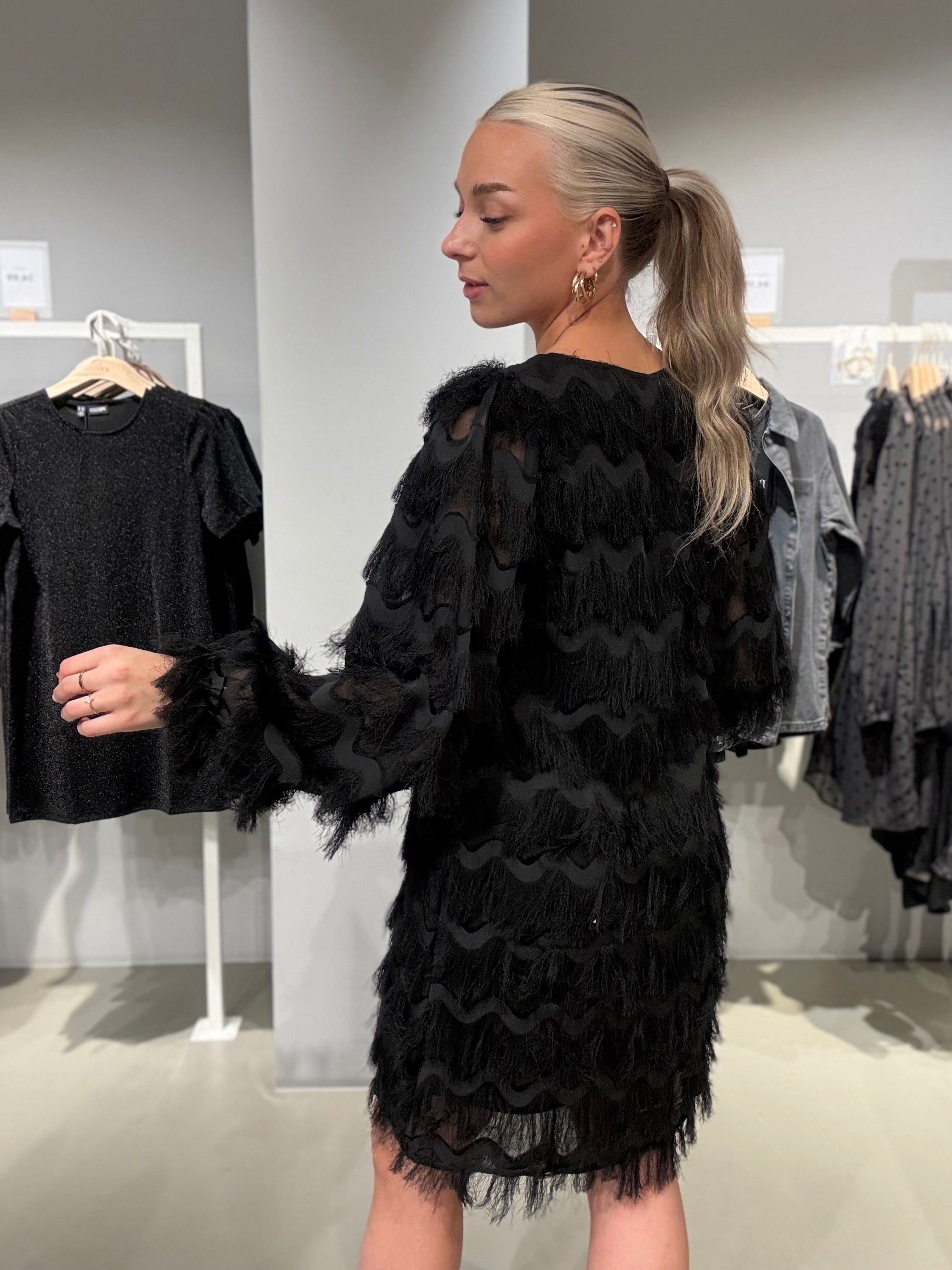 VIPESUA Short Dress - Black