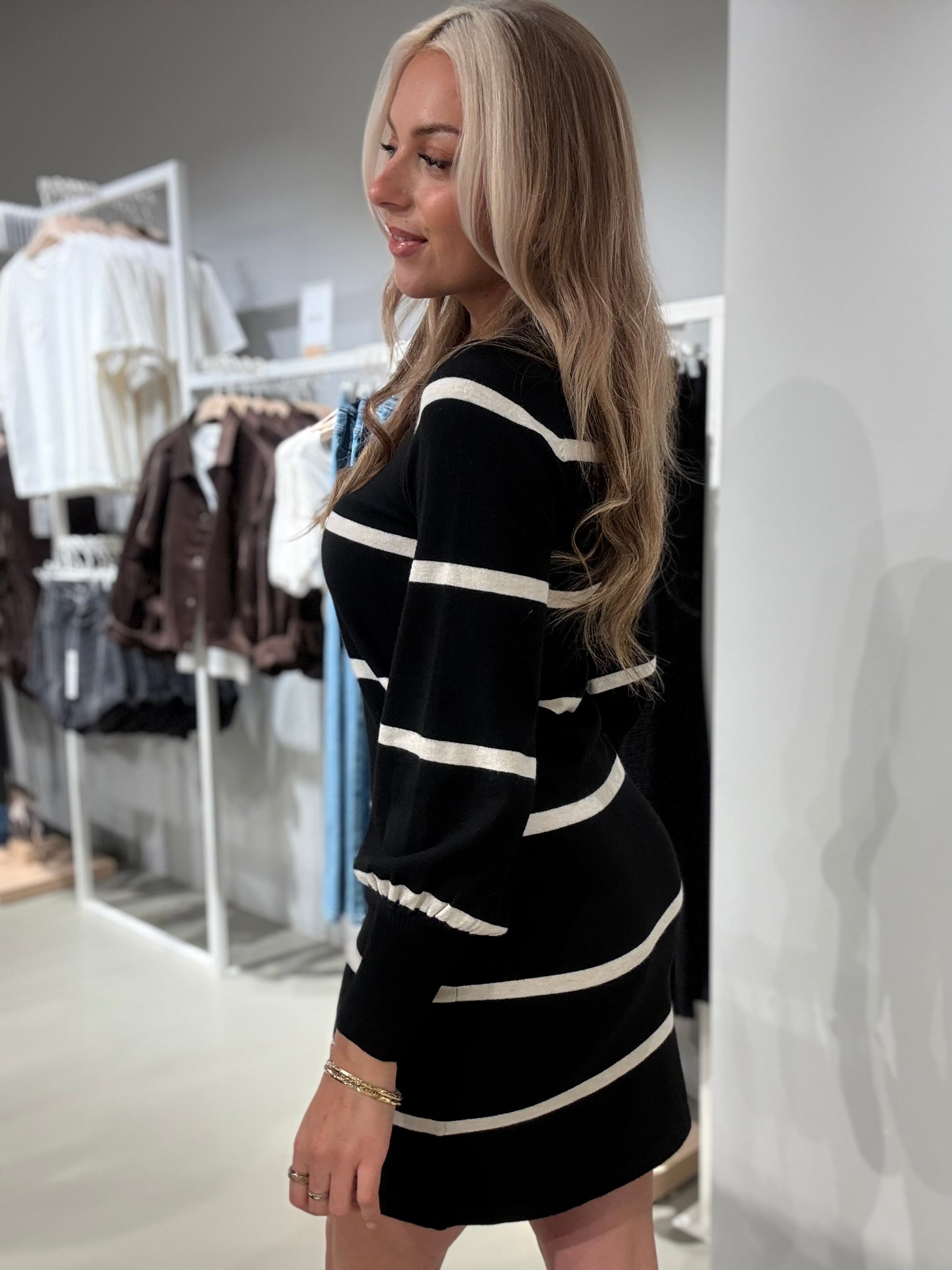 VIKERRY Midi Dress - Black Beauty