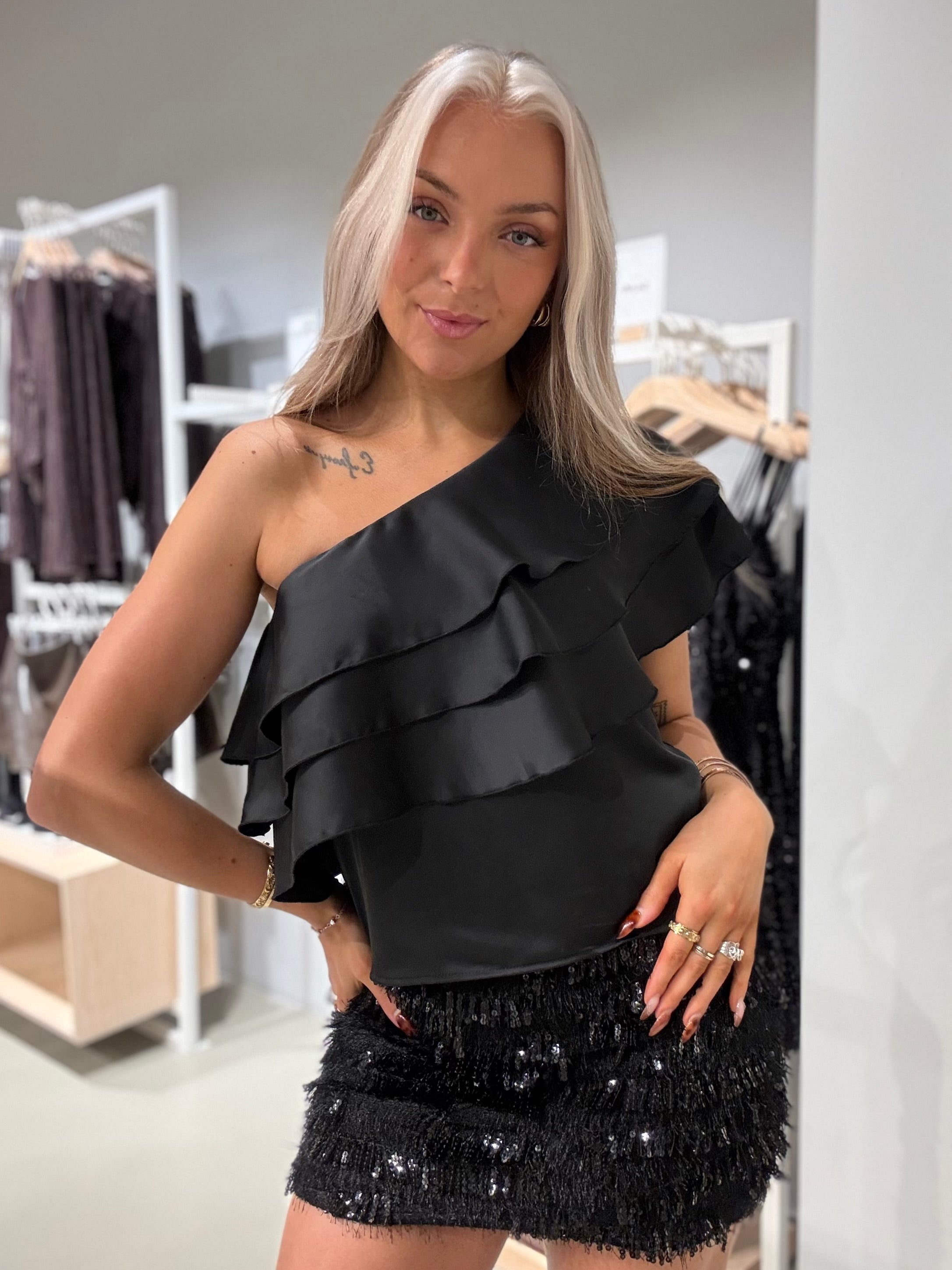 VIFREJA Top - Black Beauty