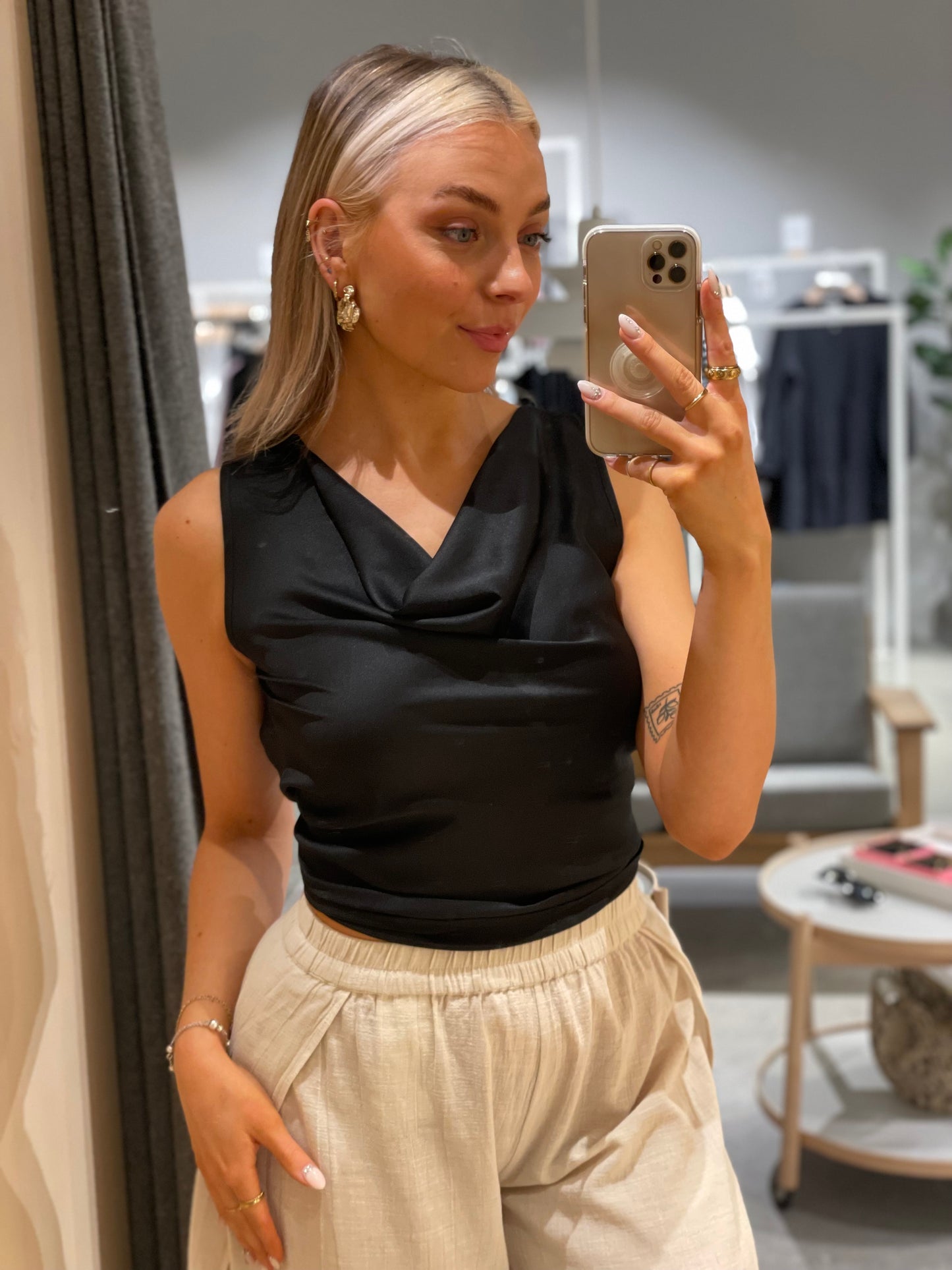 VIANITA Top - Black