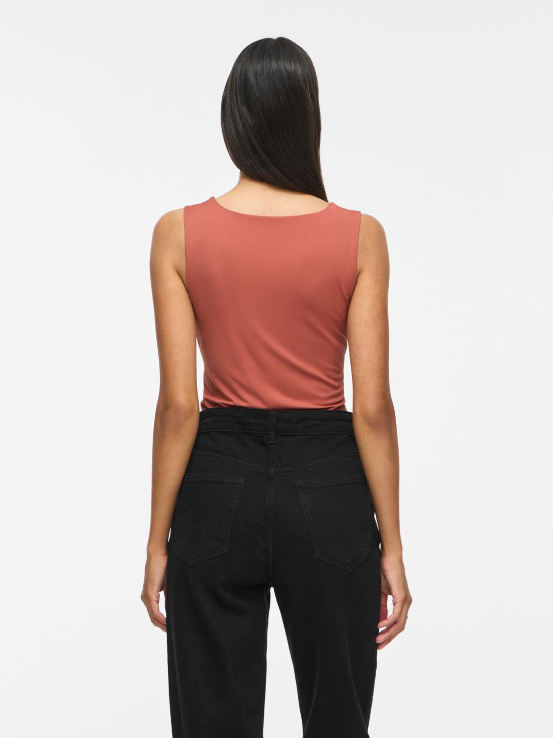 model_shot-back