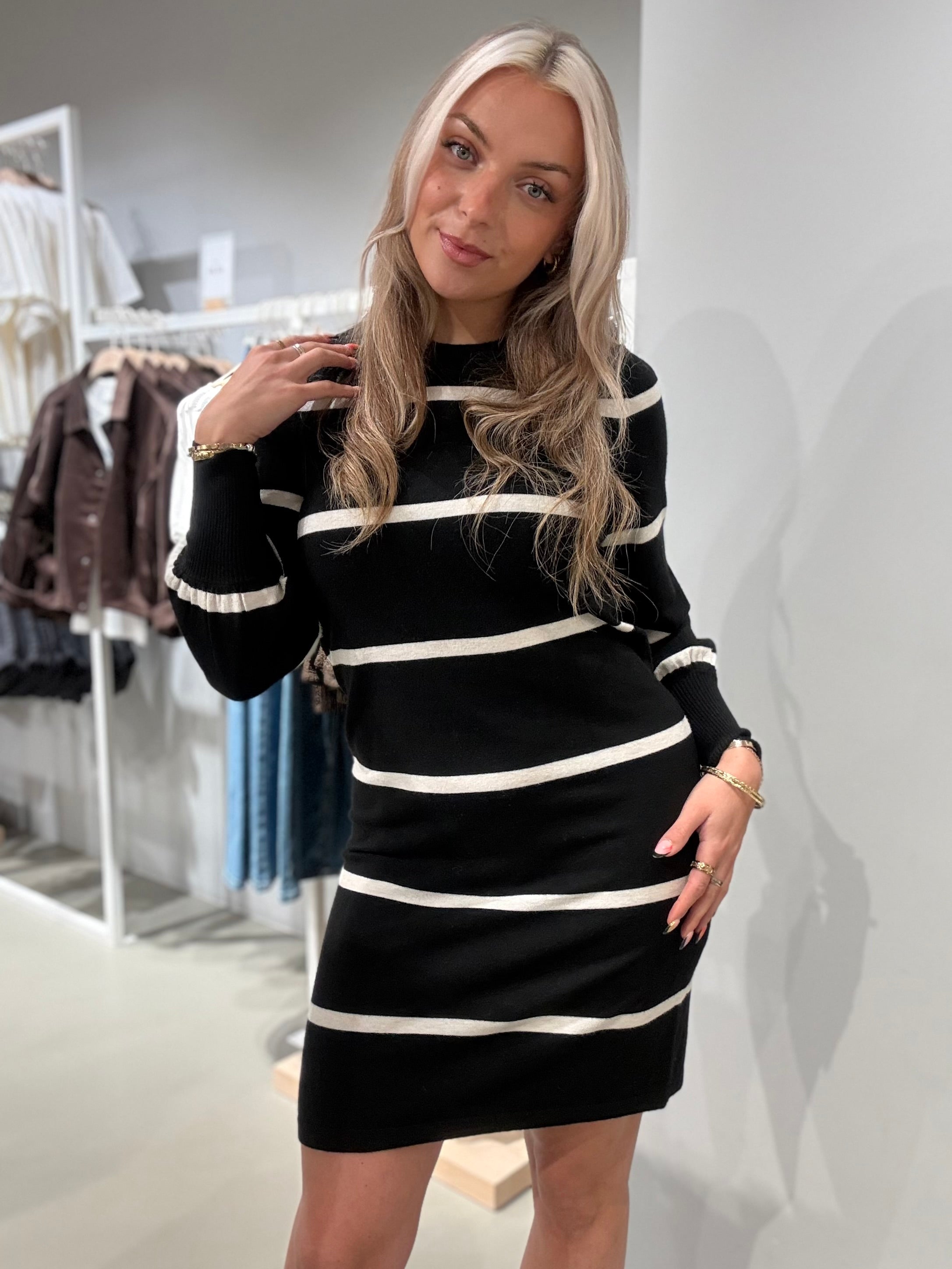 VIKERRY Midi Dress - Black Beauty