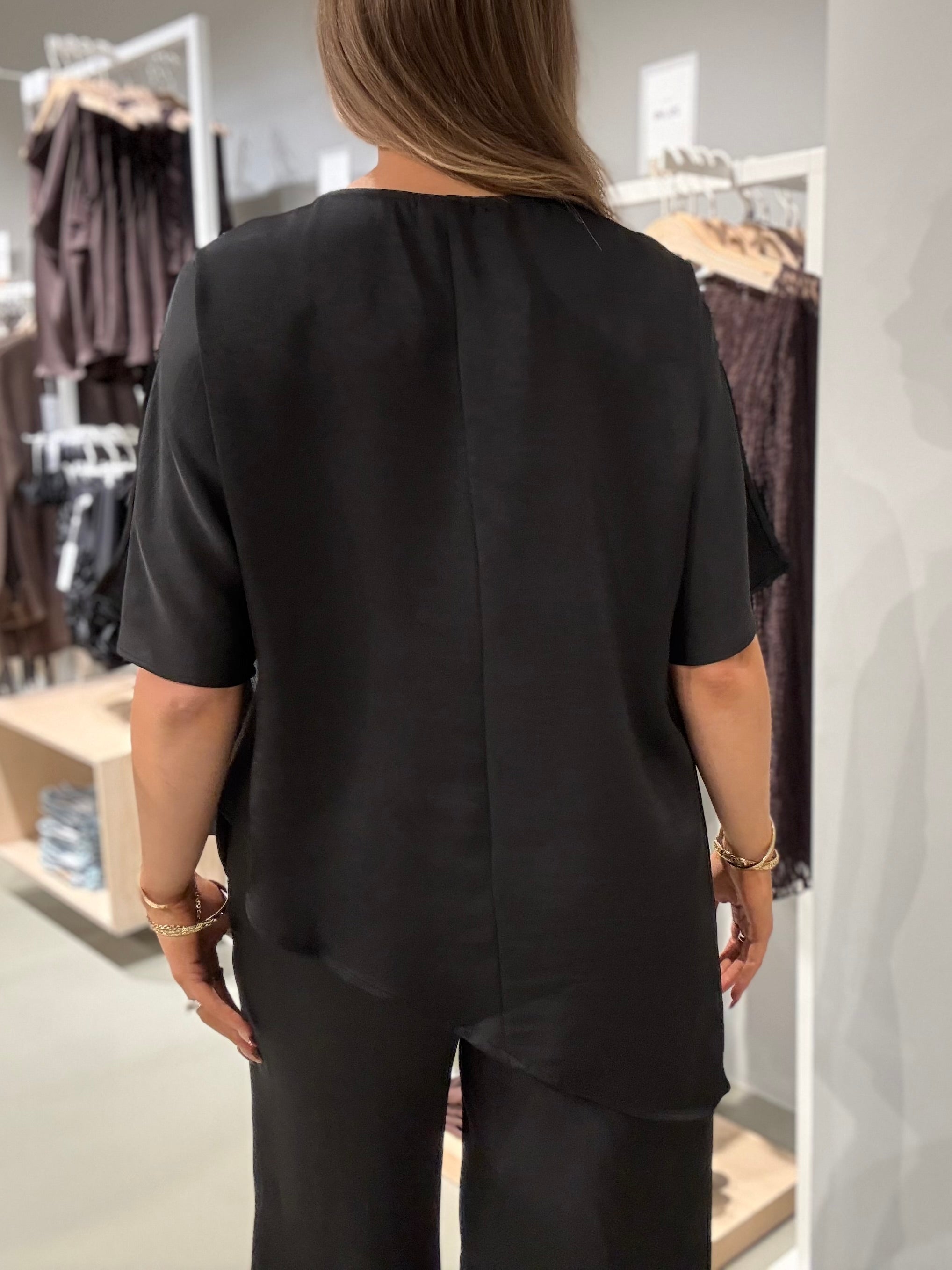OBJCHILLI Top - Black