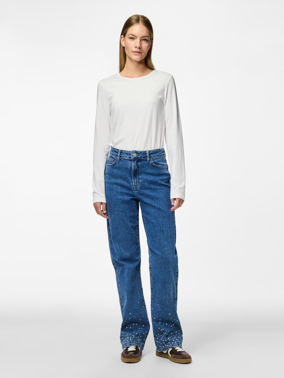 model_shot-front_full