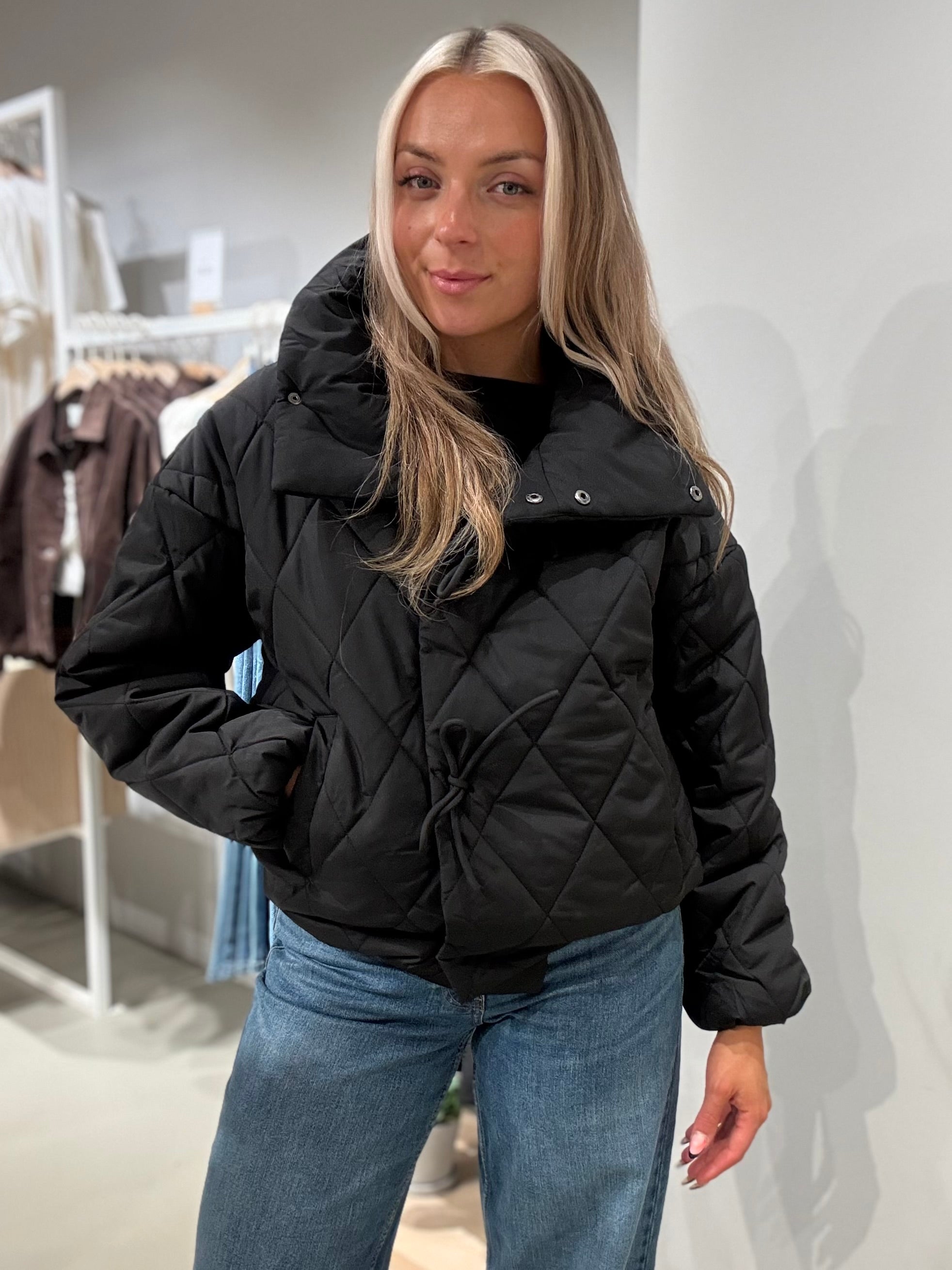 VIBUMBLE Jacket - Black Beauty