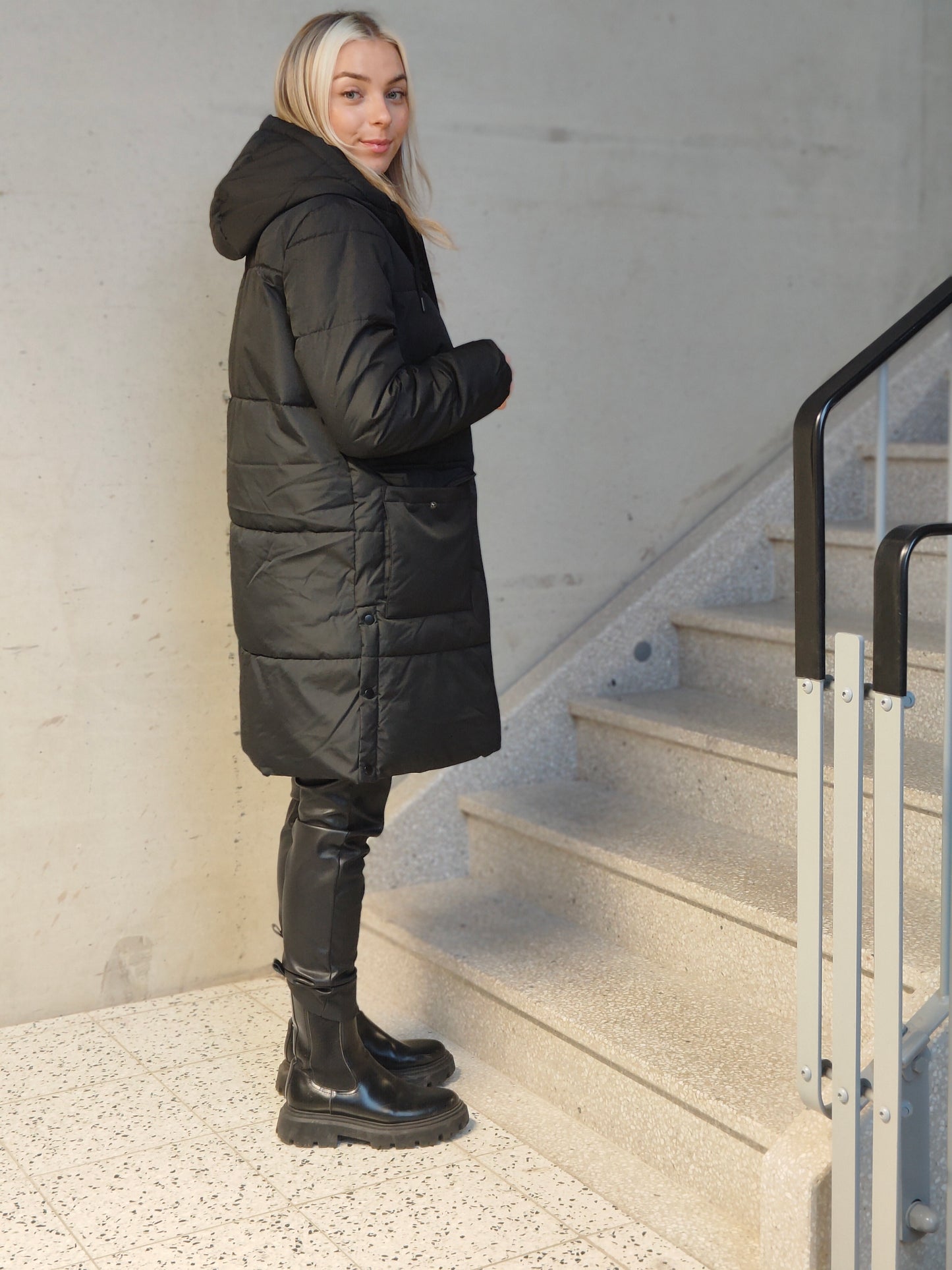 VIDORSTY Coat - Black Beauty