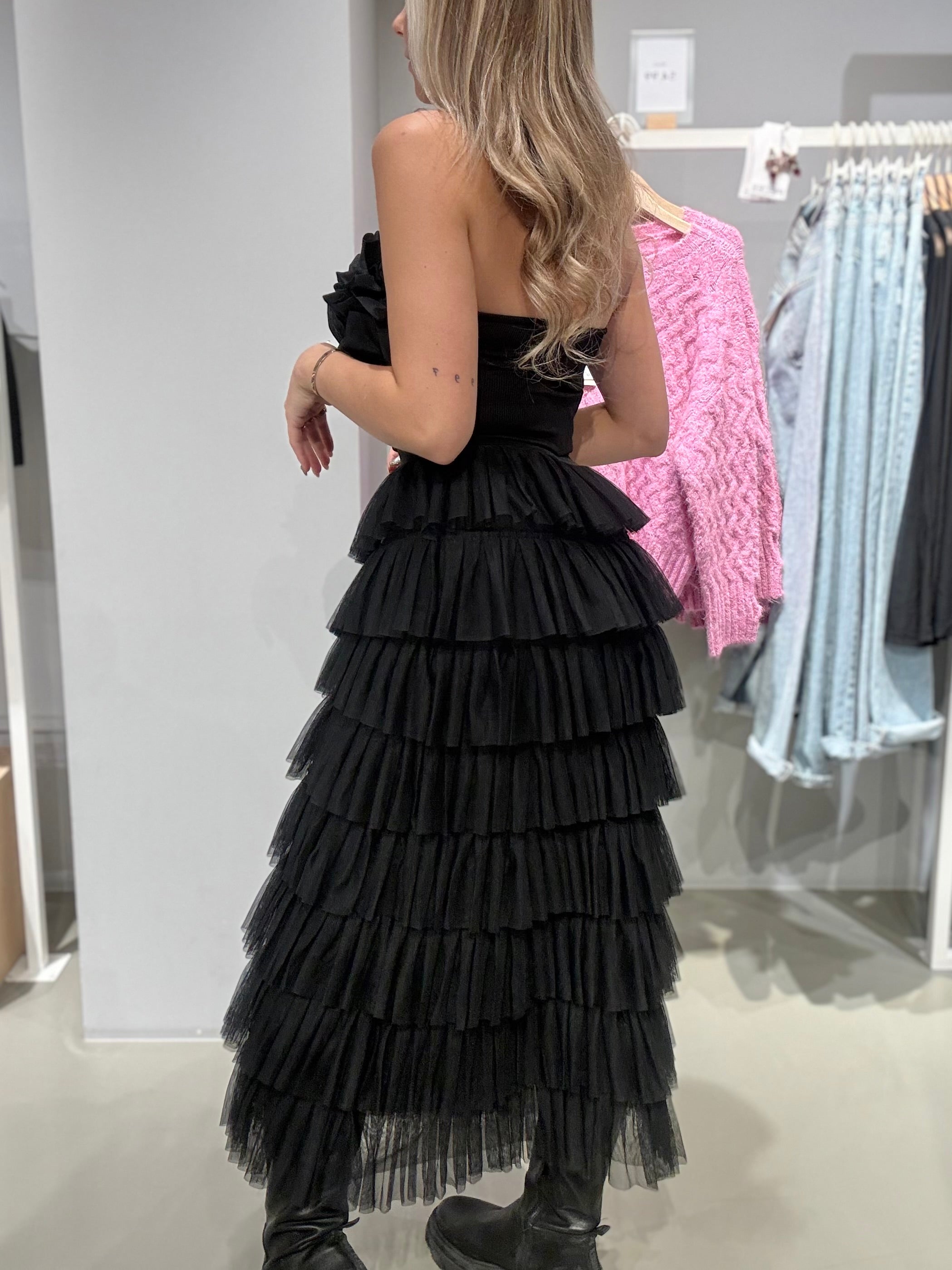 VITRYKA Midi Skirt - Black