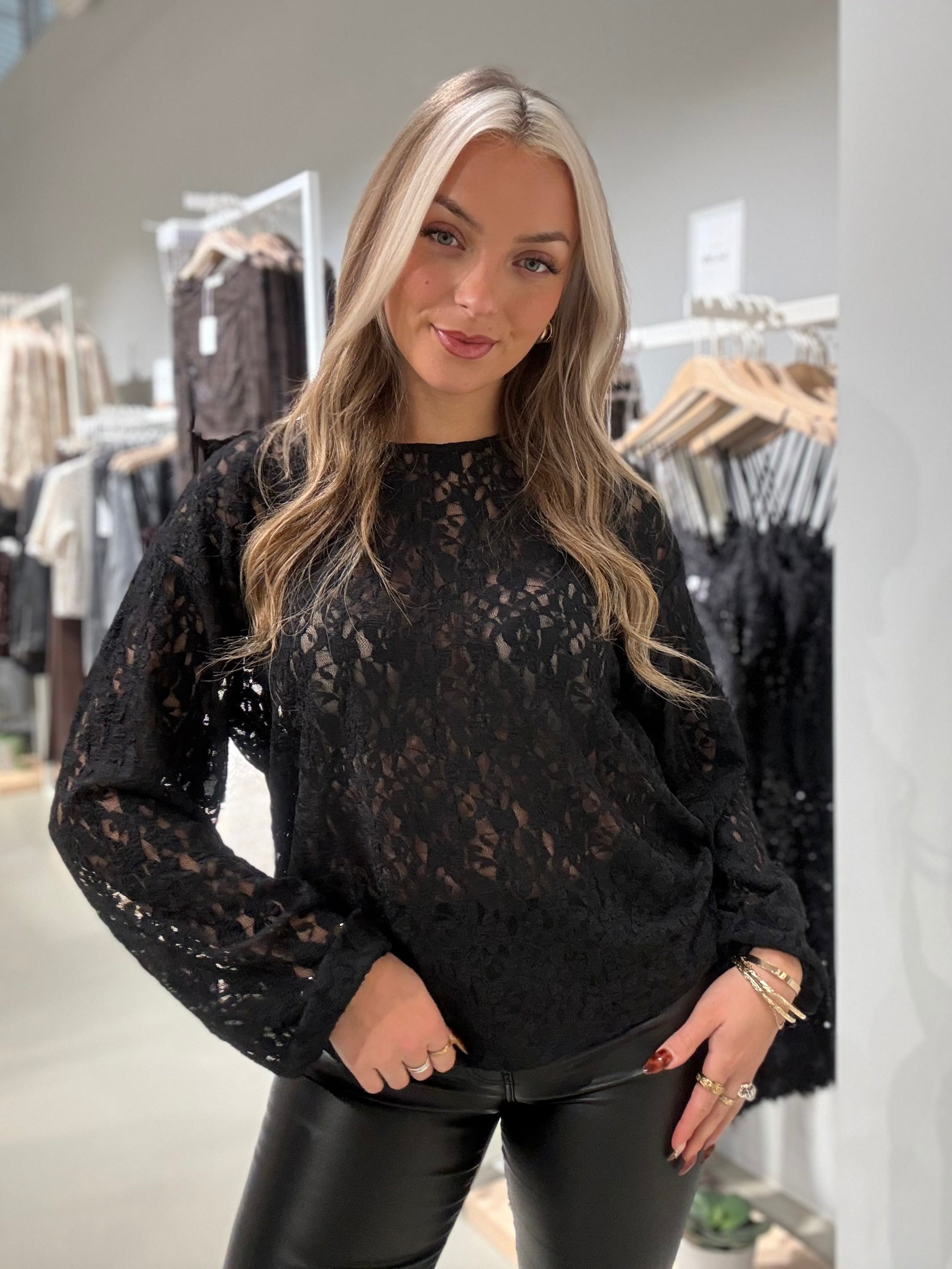 VIALDEIA Top - Black Beauty