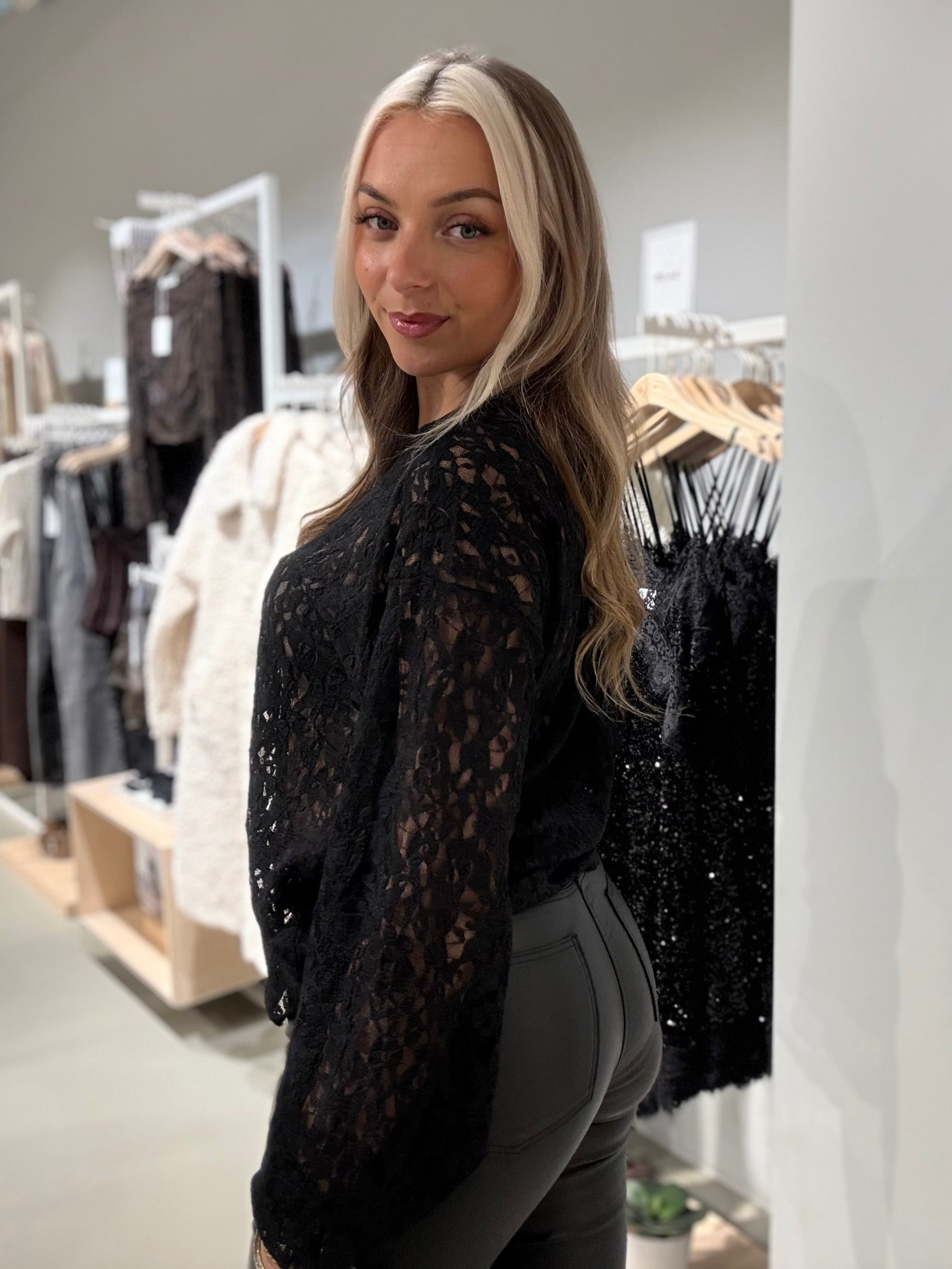 VIALDEIA Top - Black Beauty