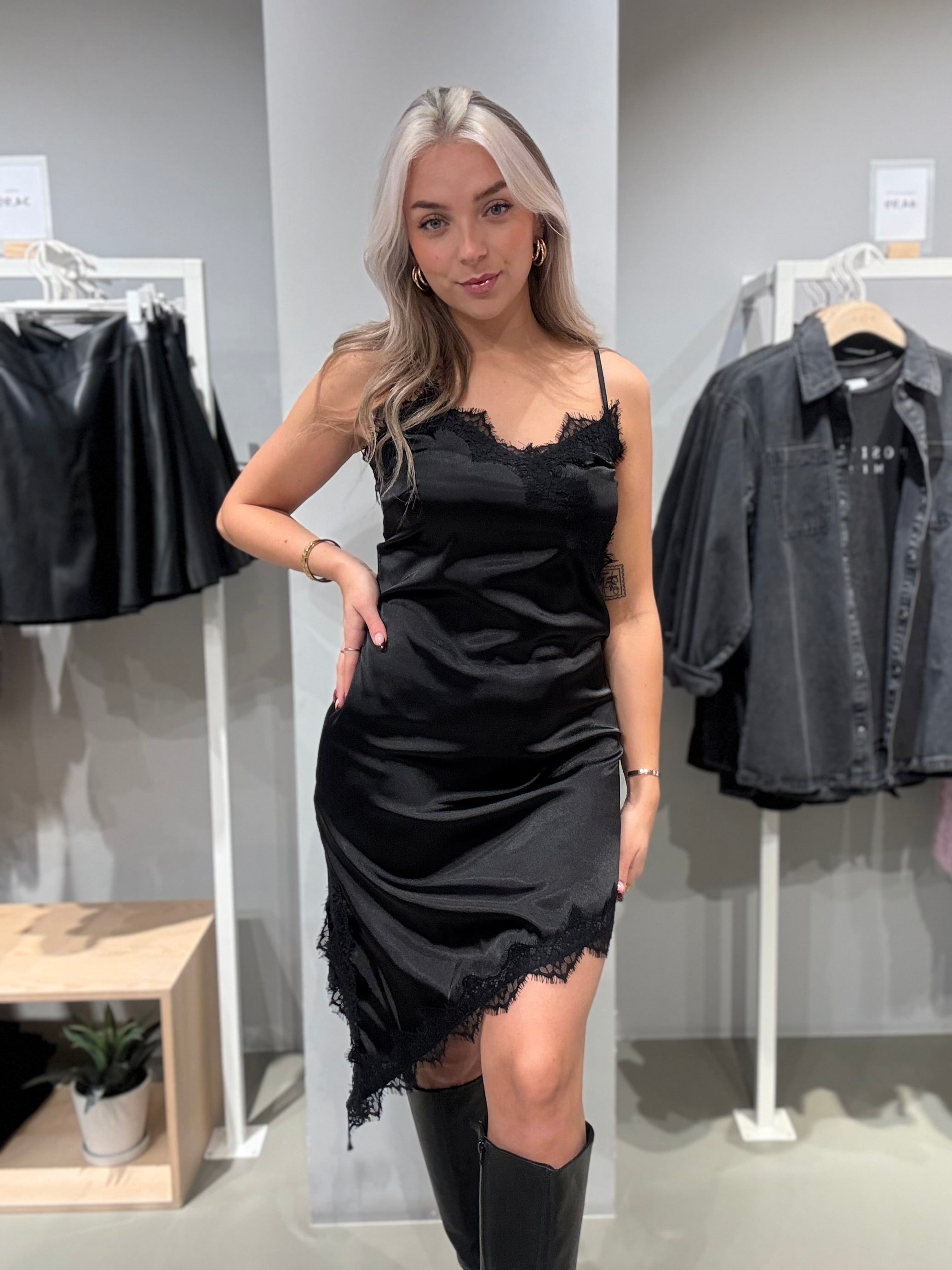 NMSOFIE Midi Dress - Black