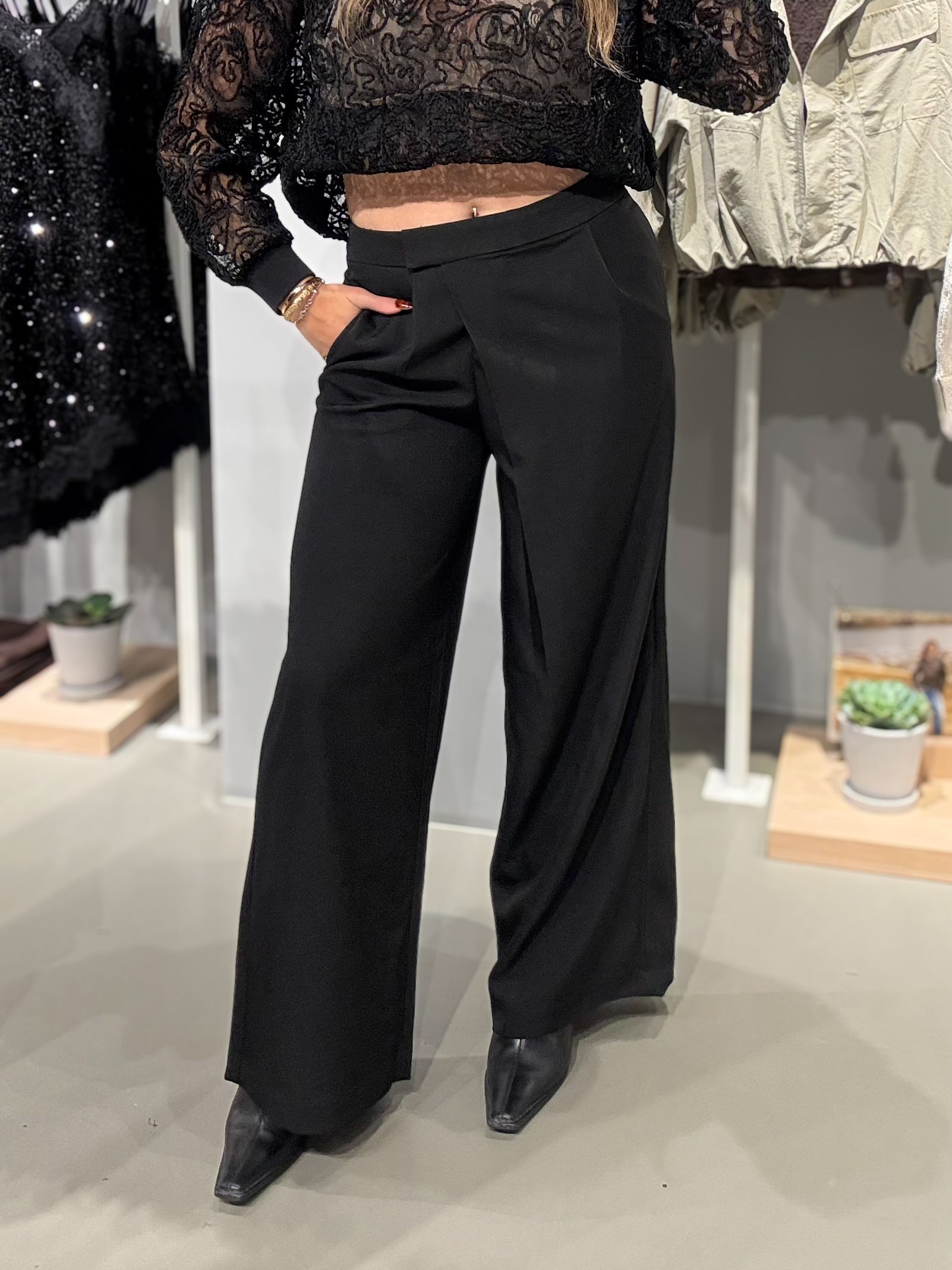 NMOLGA Tailored Trousers - Black