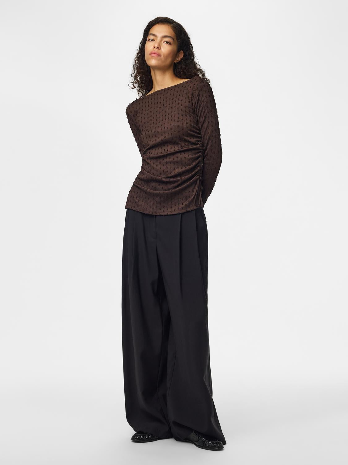 model_shot-front_full