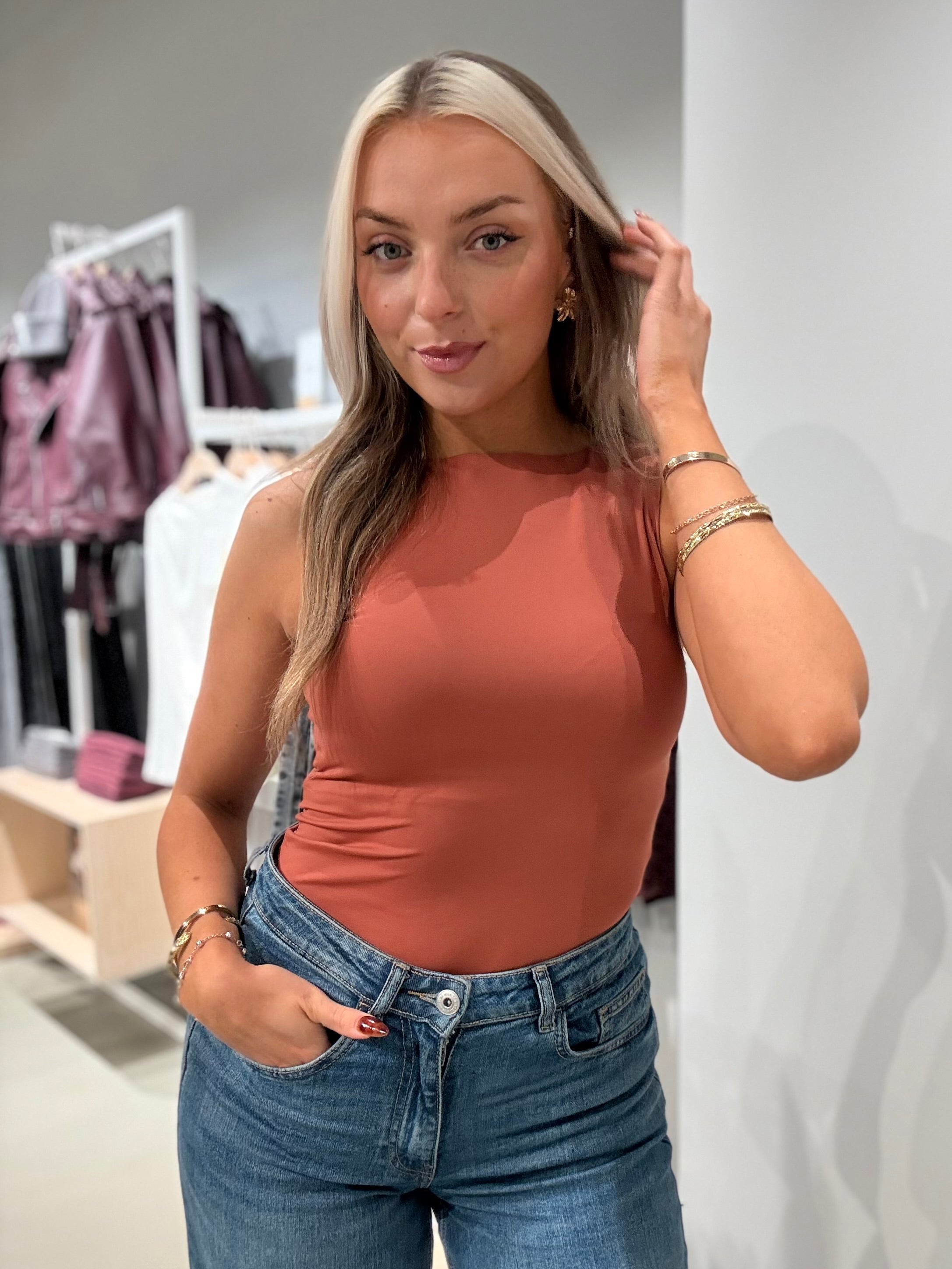 VIKENZA Tank Top - Marsala