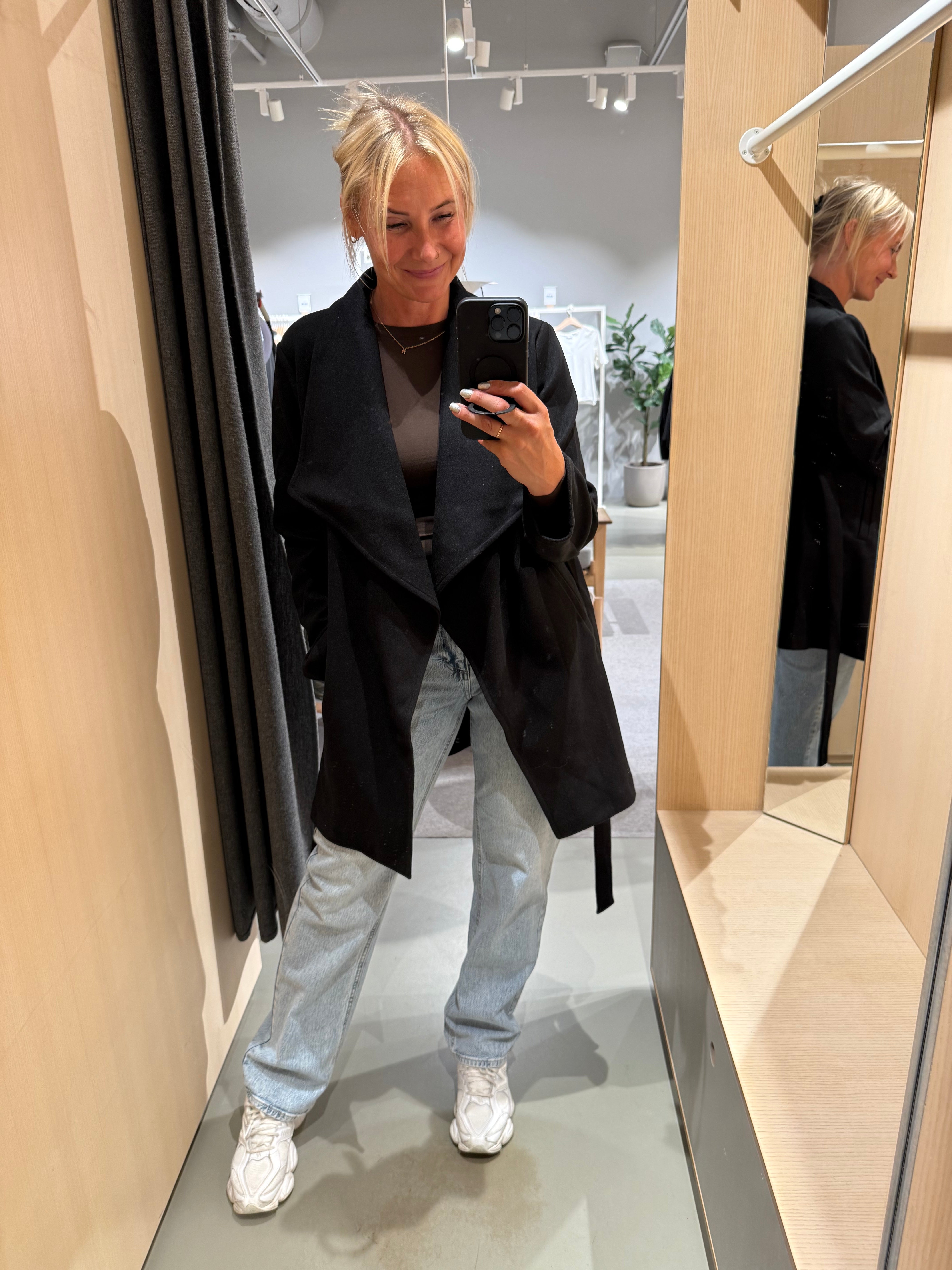 VICOOLEY Coat - Black