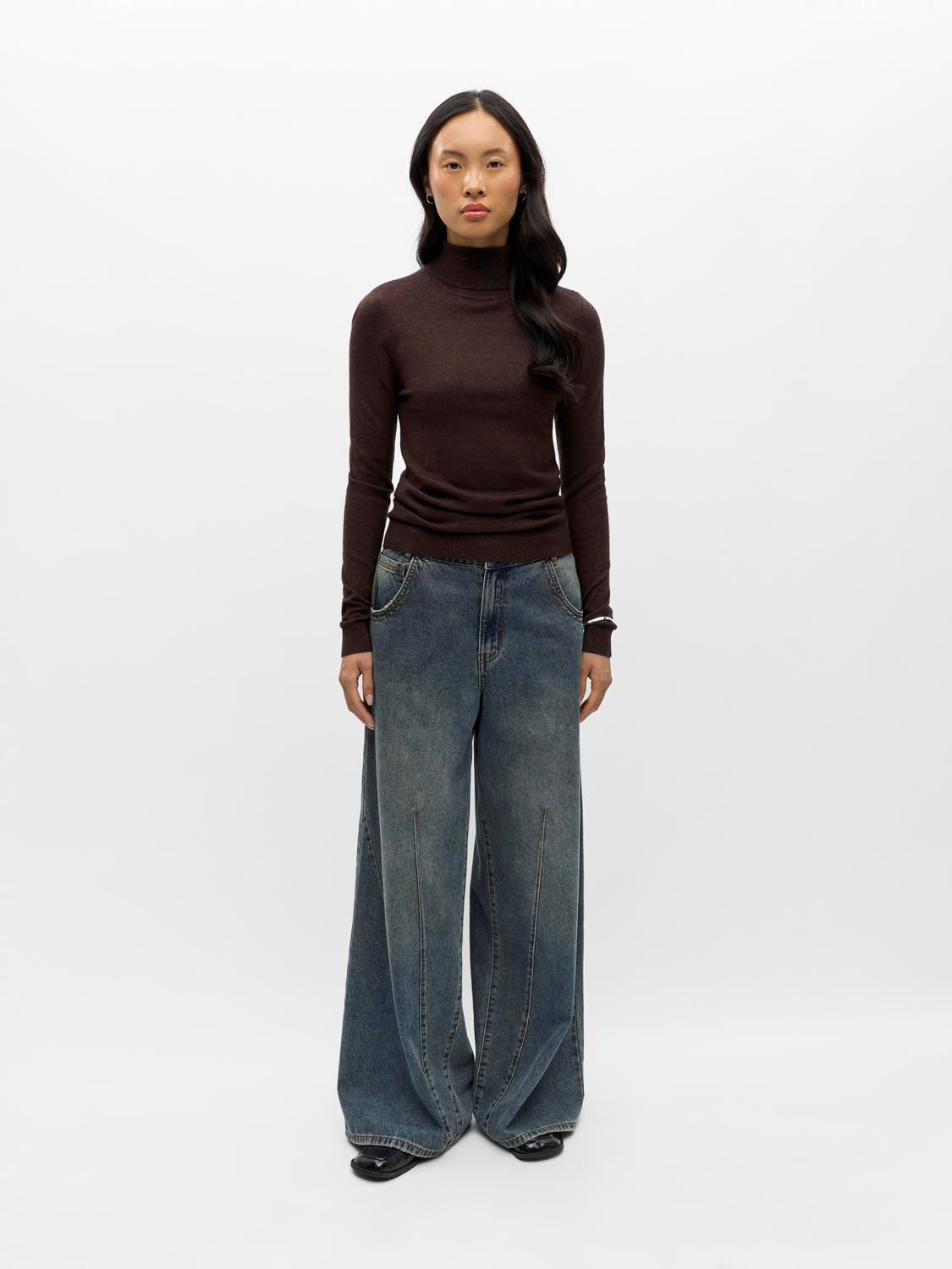 model_shot-front_full