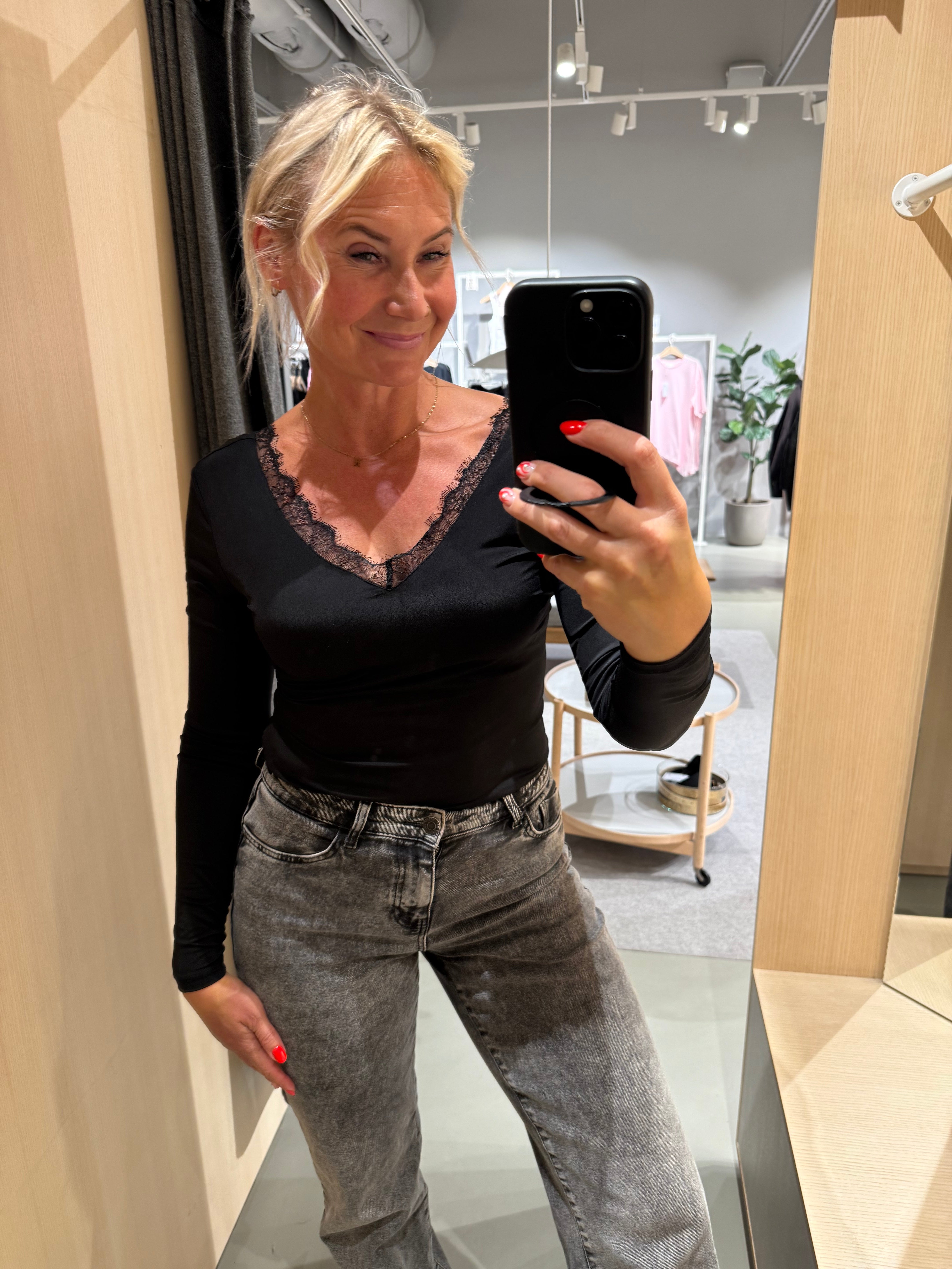 VILEOA Top - Black