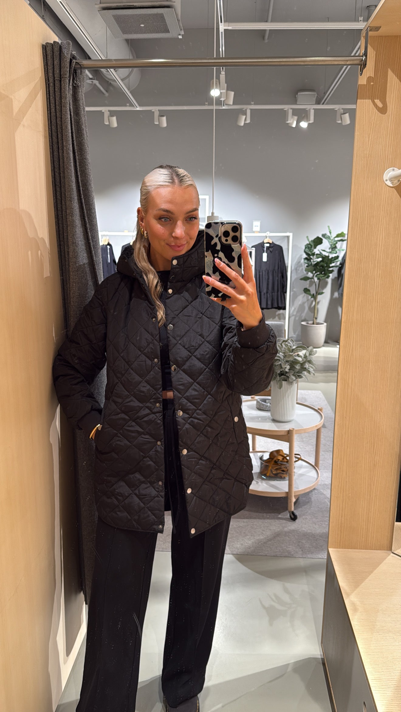 VITATE Coat - Black Beauty