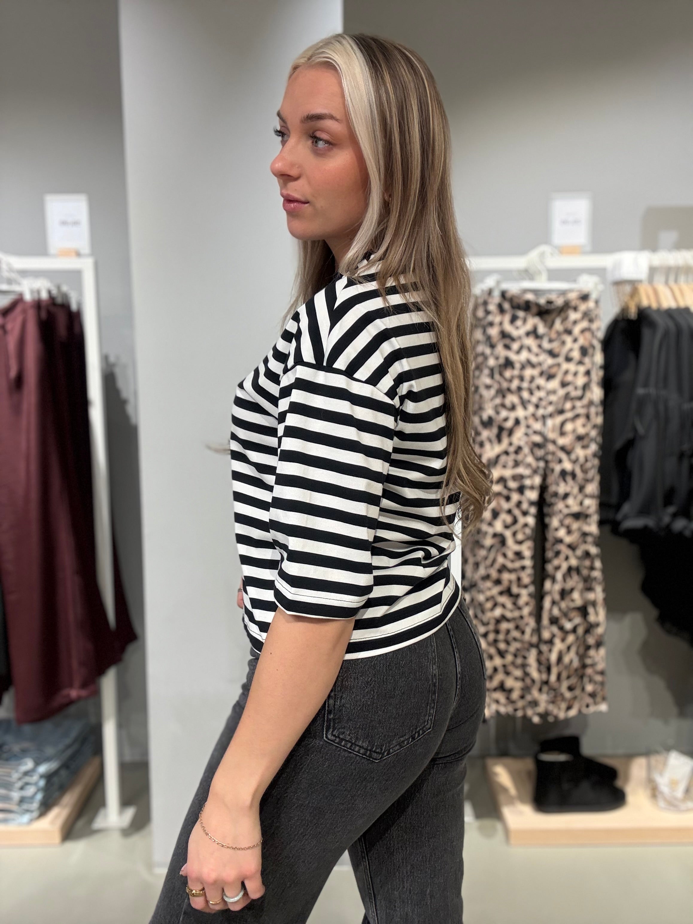 NMEMBER Sweatshirt - Black