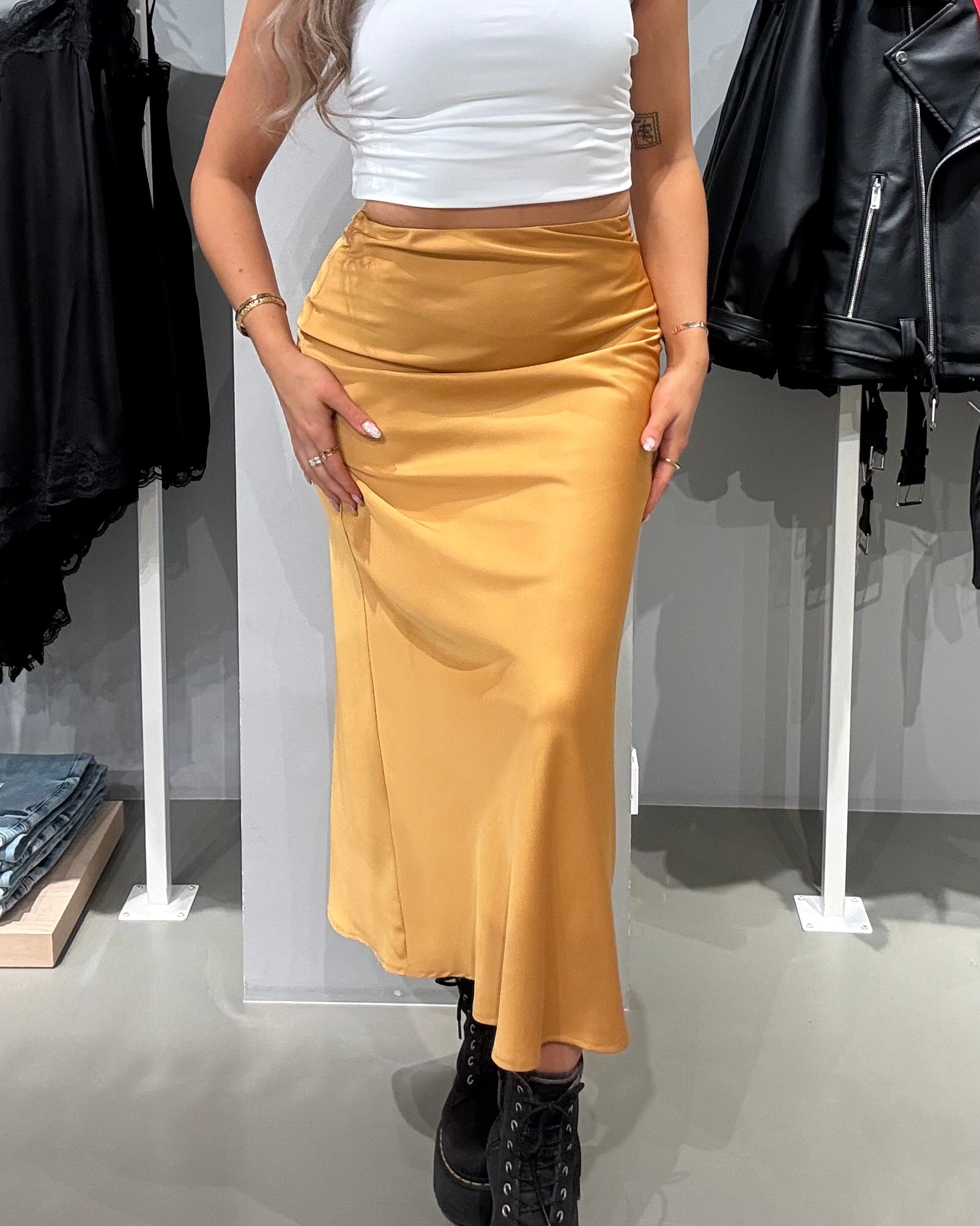 VIELLETTE Midi Skirt - Amber Gold