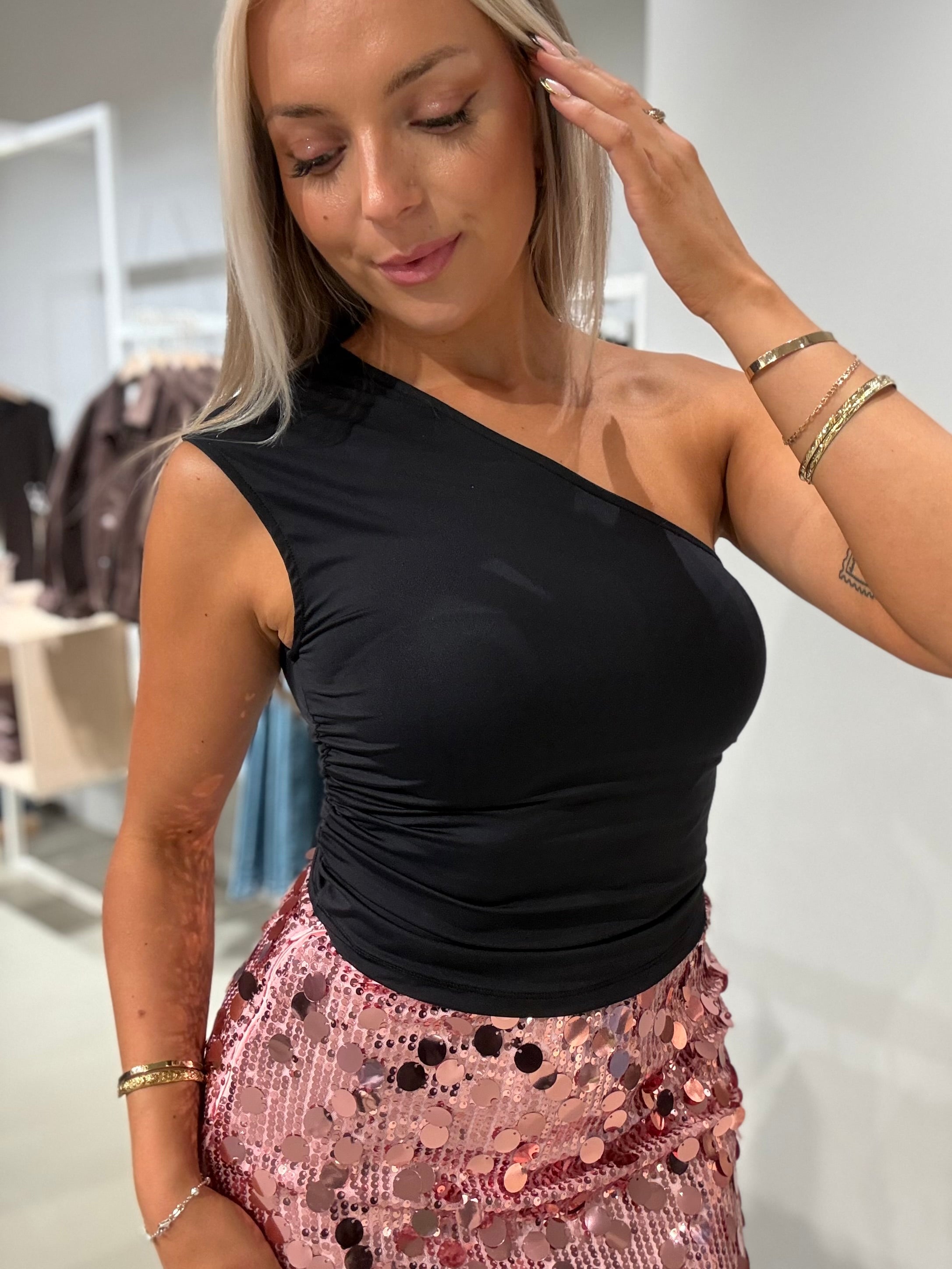 PCESTER Top - Black
