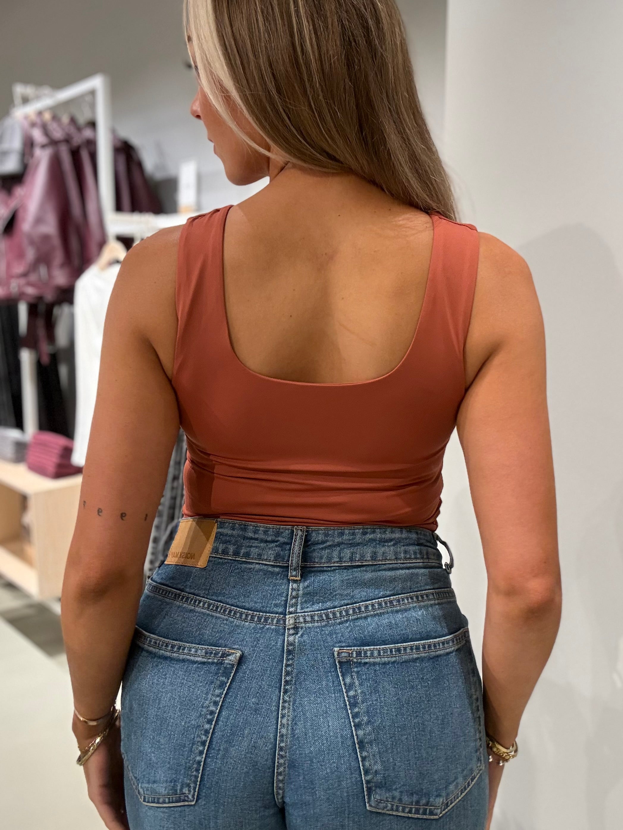 VIKENZA Tank Top - Marsala