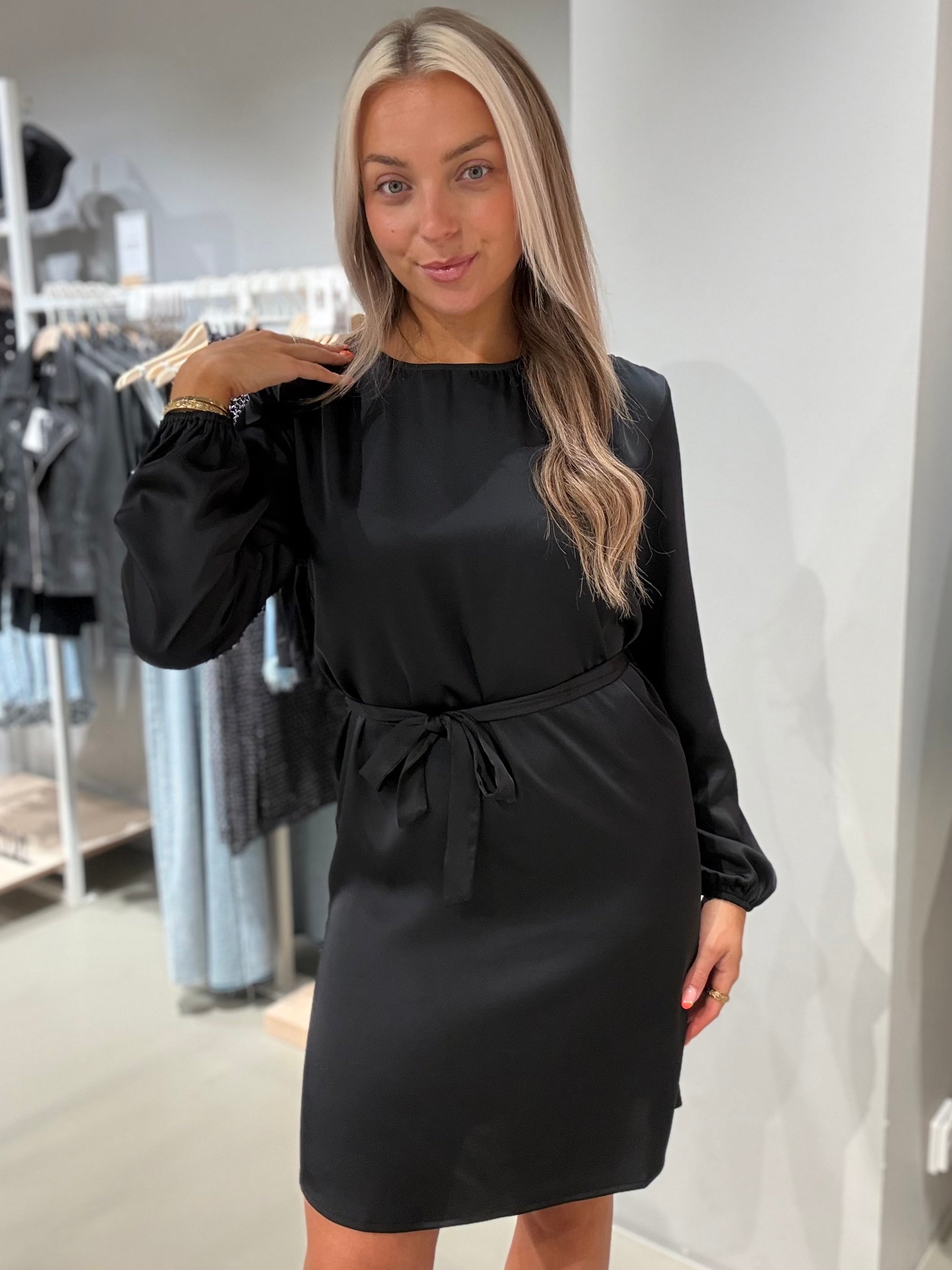 VIENNA Short Dress - Black Beauty