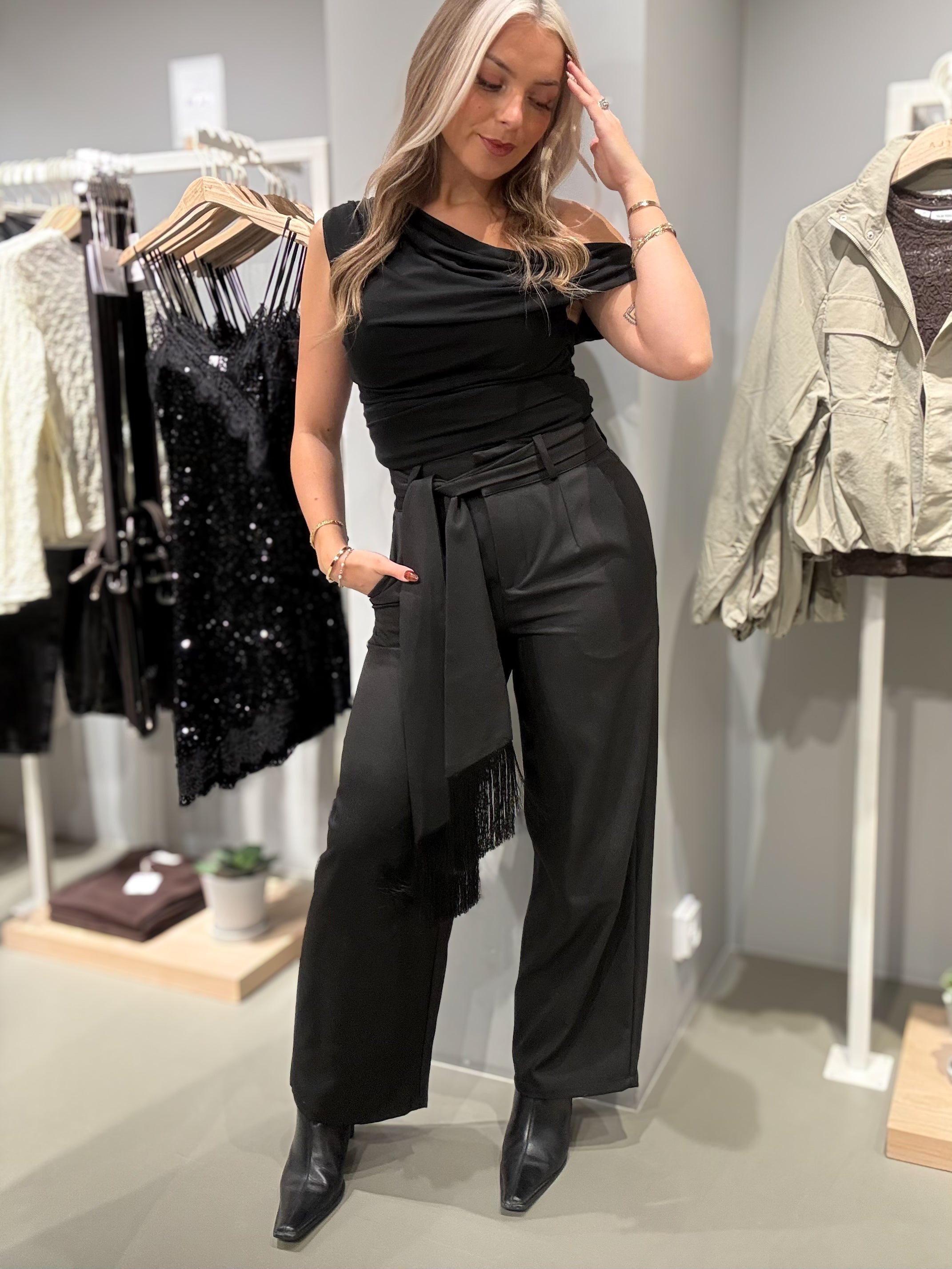 VIFARINA Trousers - Black