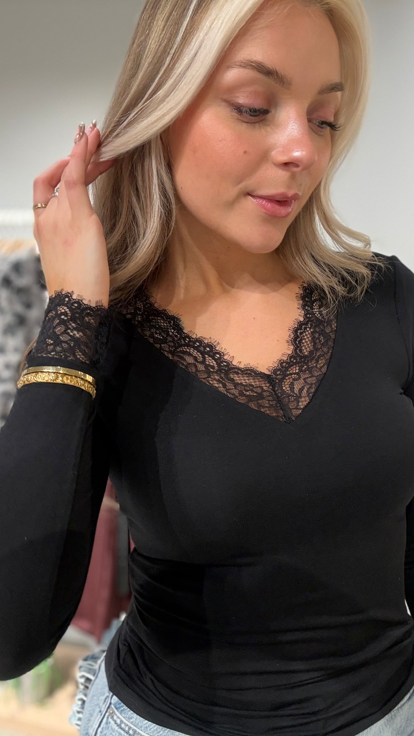 VICLURA Top - Black Beauty