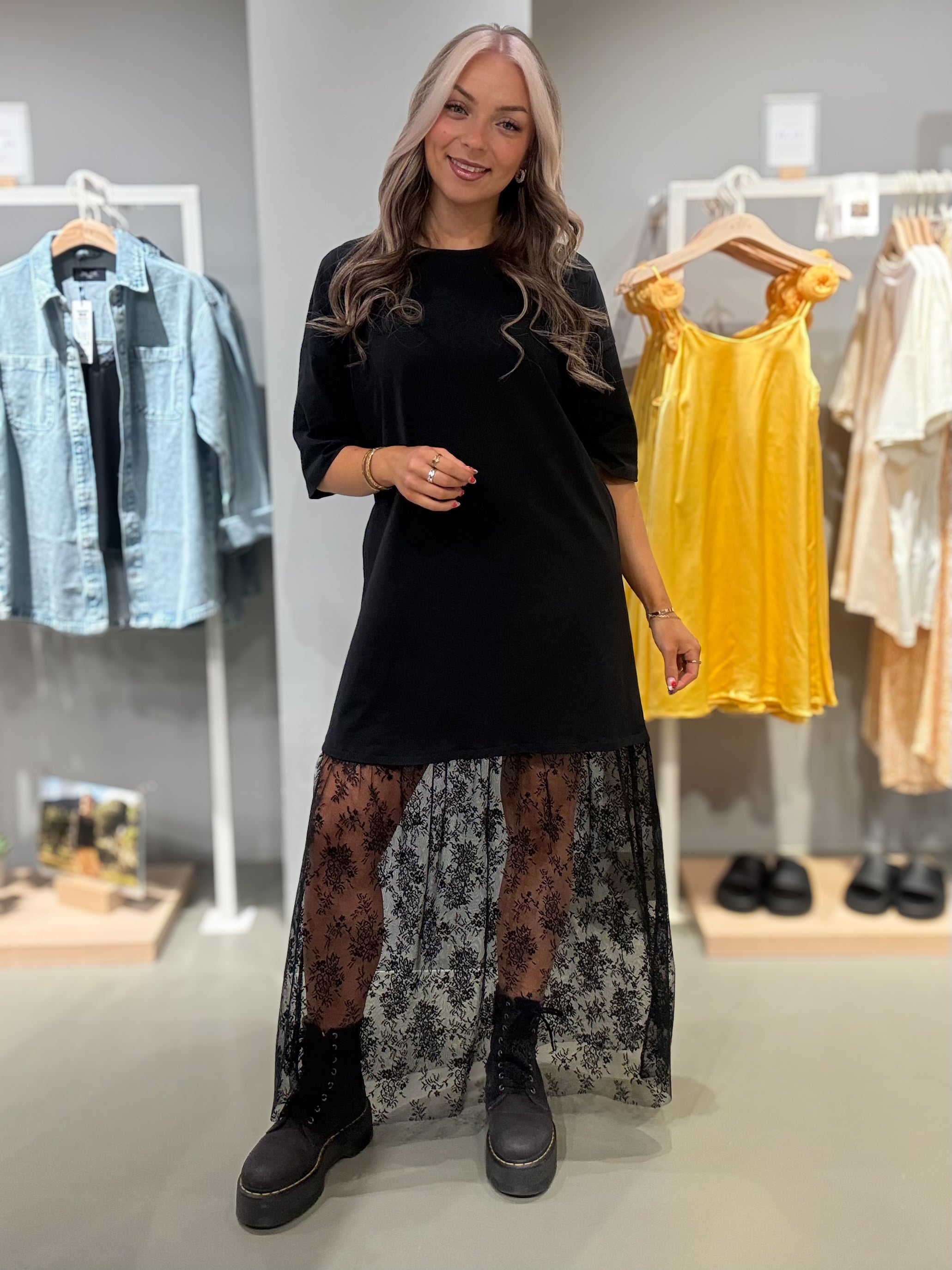 VIKATA Long Dress - Black