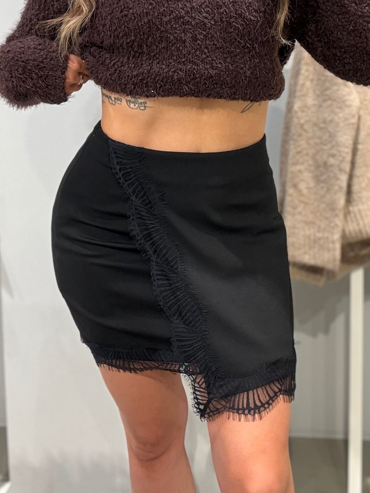 VICLARA Short Skirt - Black Beauty