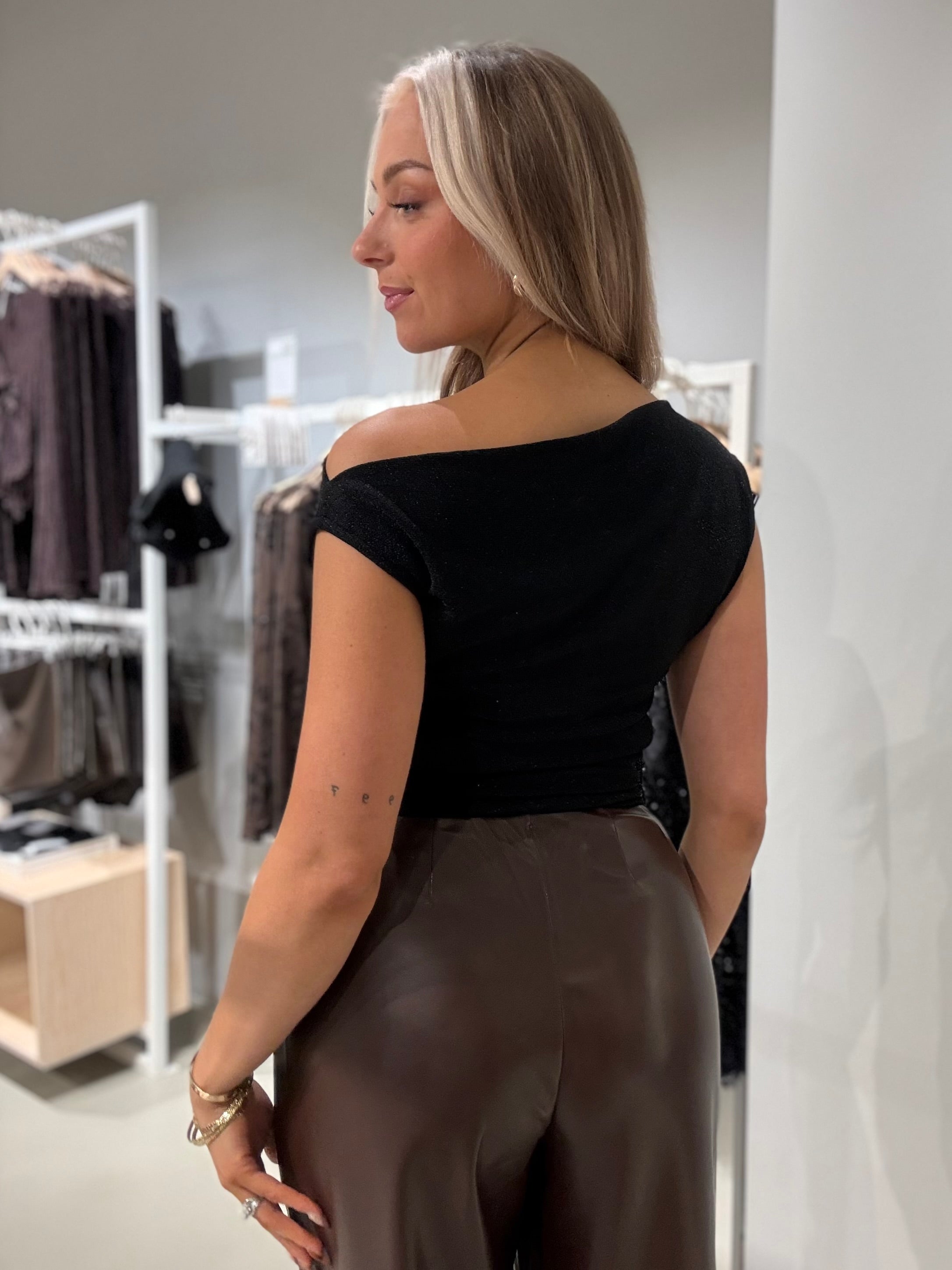 SLWNORI Top - Black
