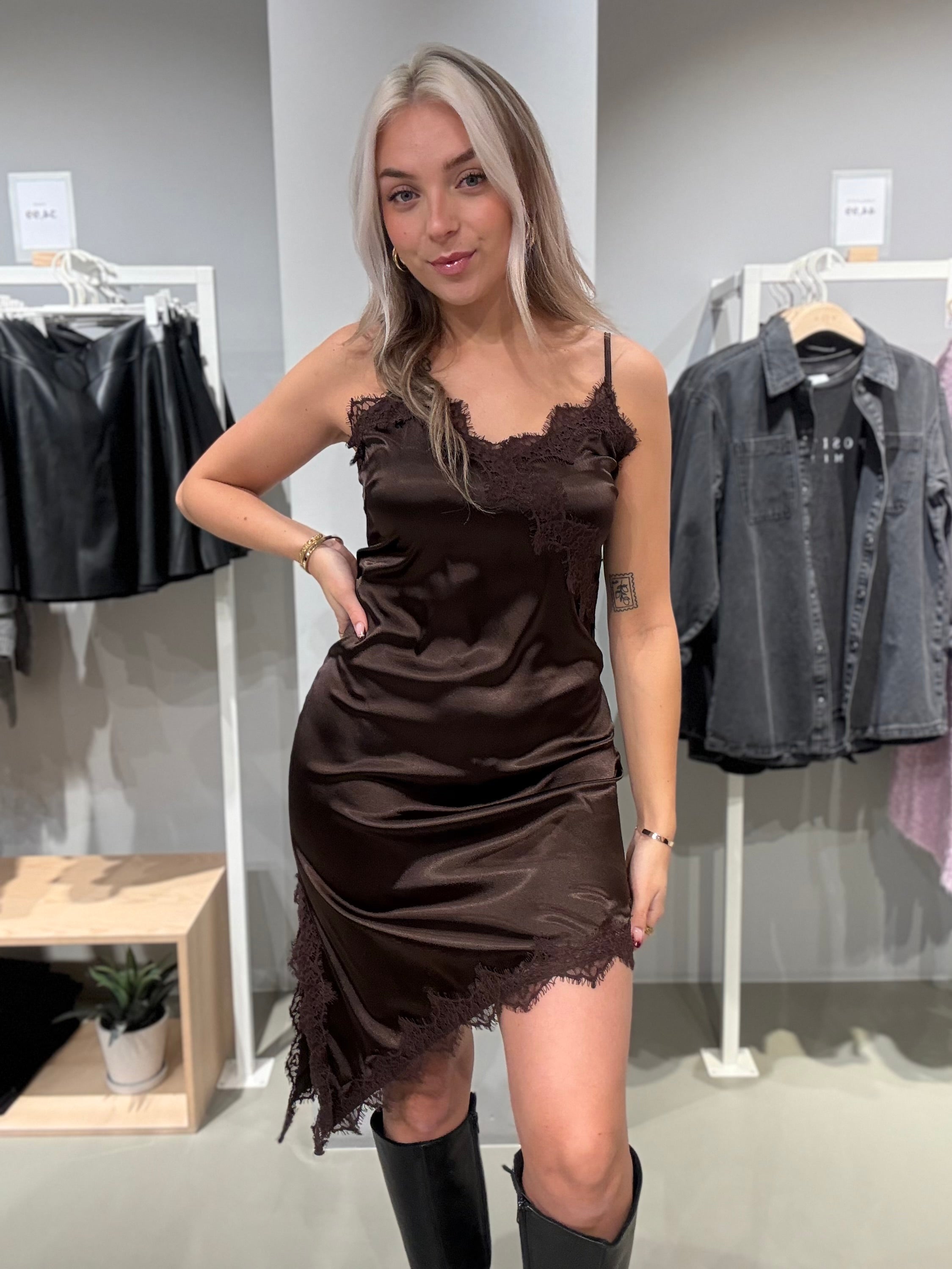 NMSOFIE Midi Dress - Chocolate Brown