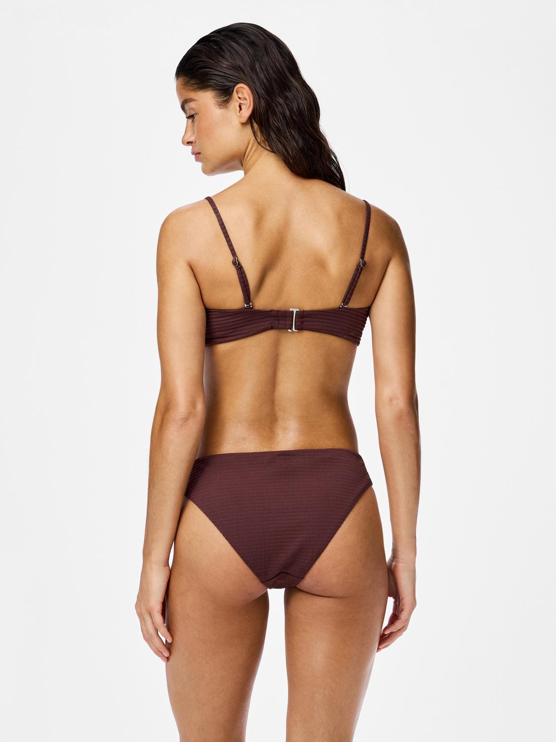 model_shot-back