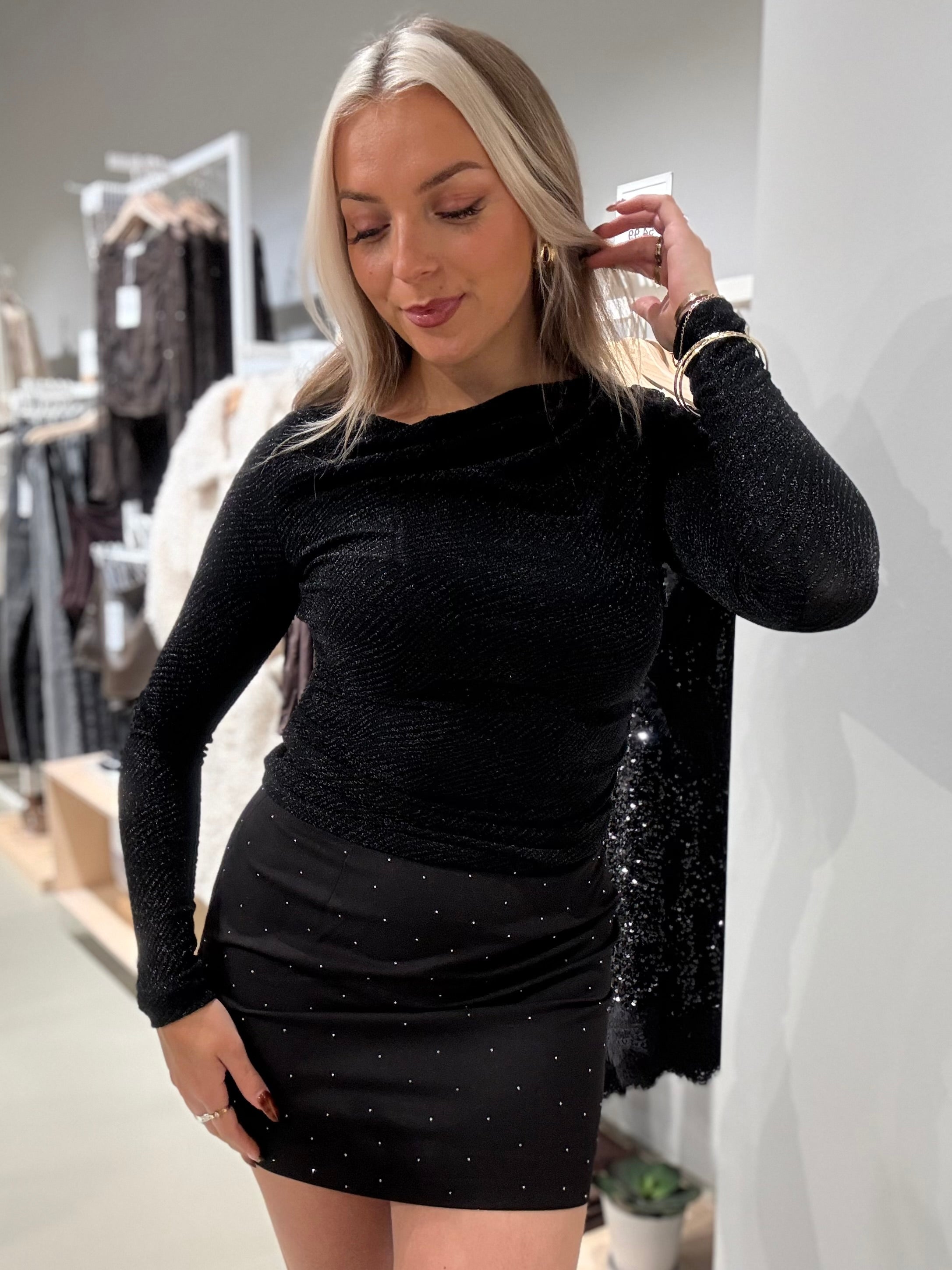 NMGILLY Top - Black
