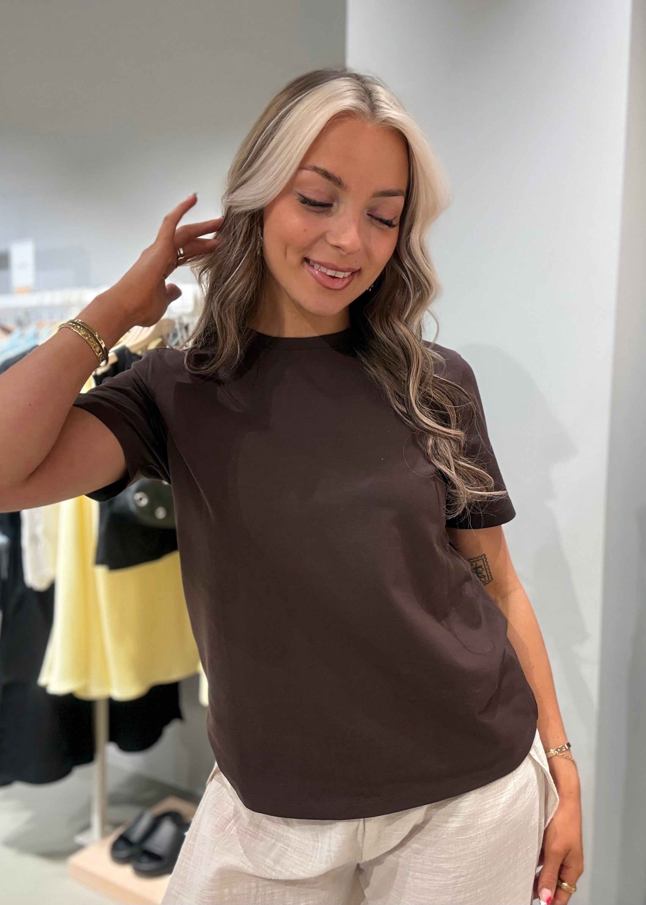 VINORA T-Shirt - Coffee Bean