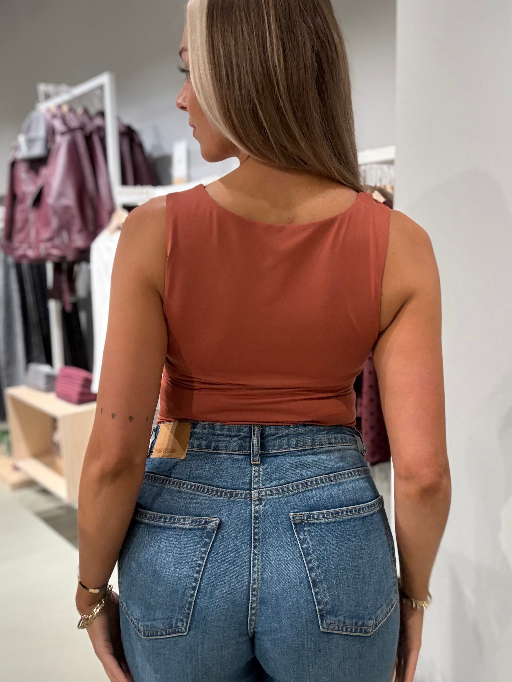VIKENZA Tank Top - Marsala