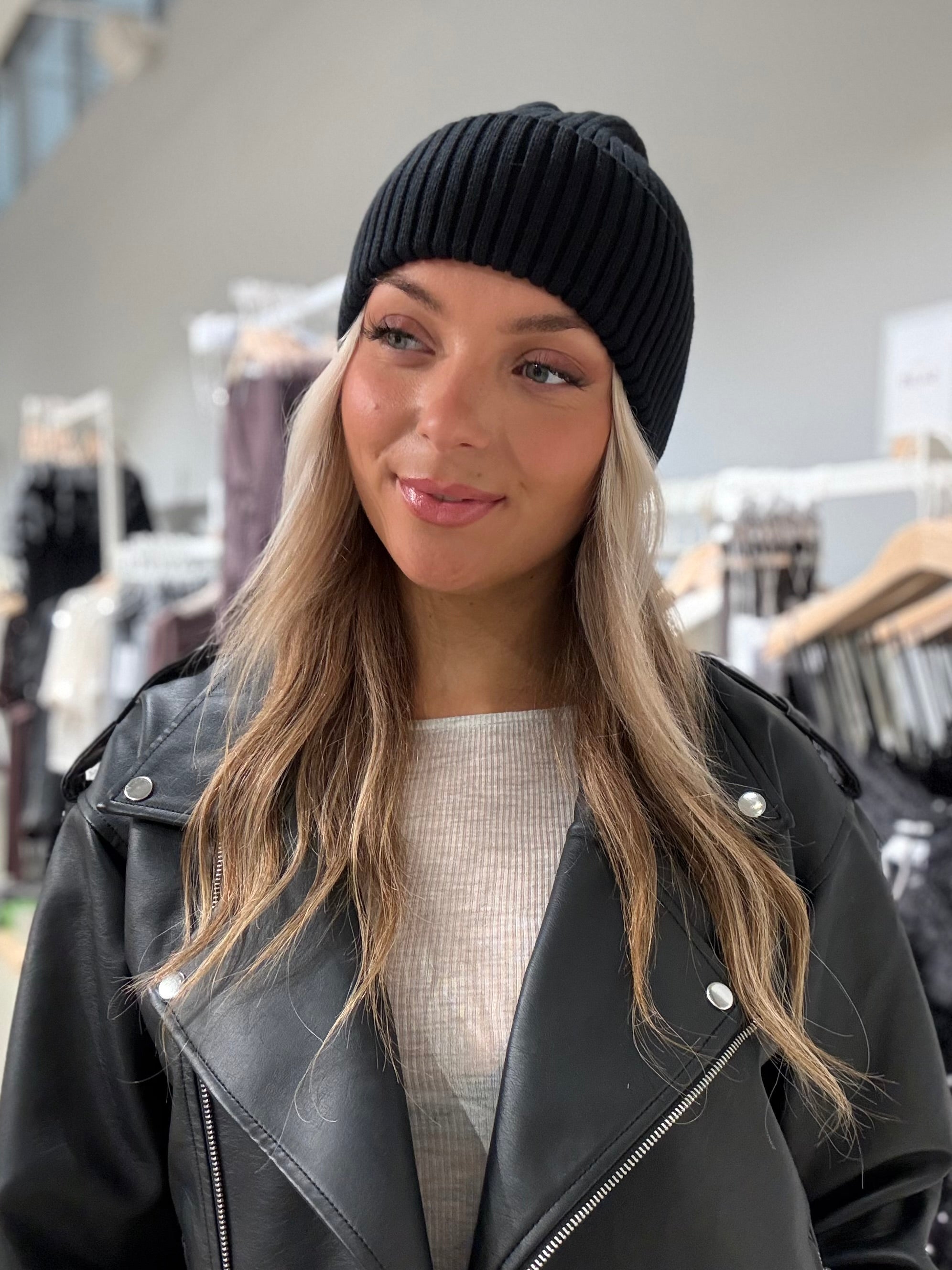 PCSVEA Headwear - Black