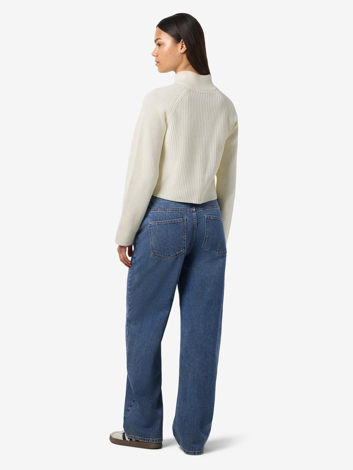 model_shot-front_full